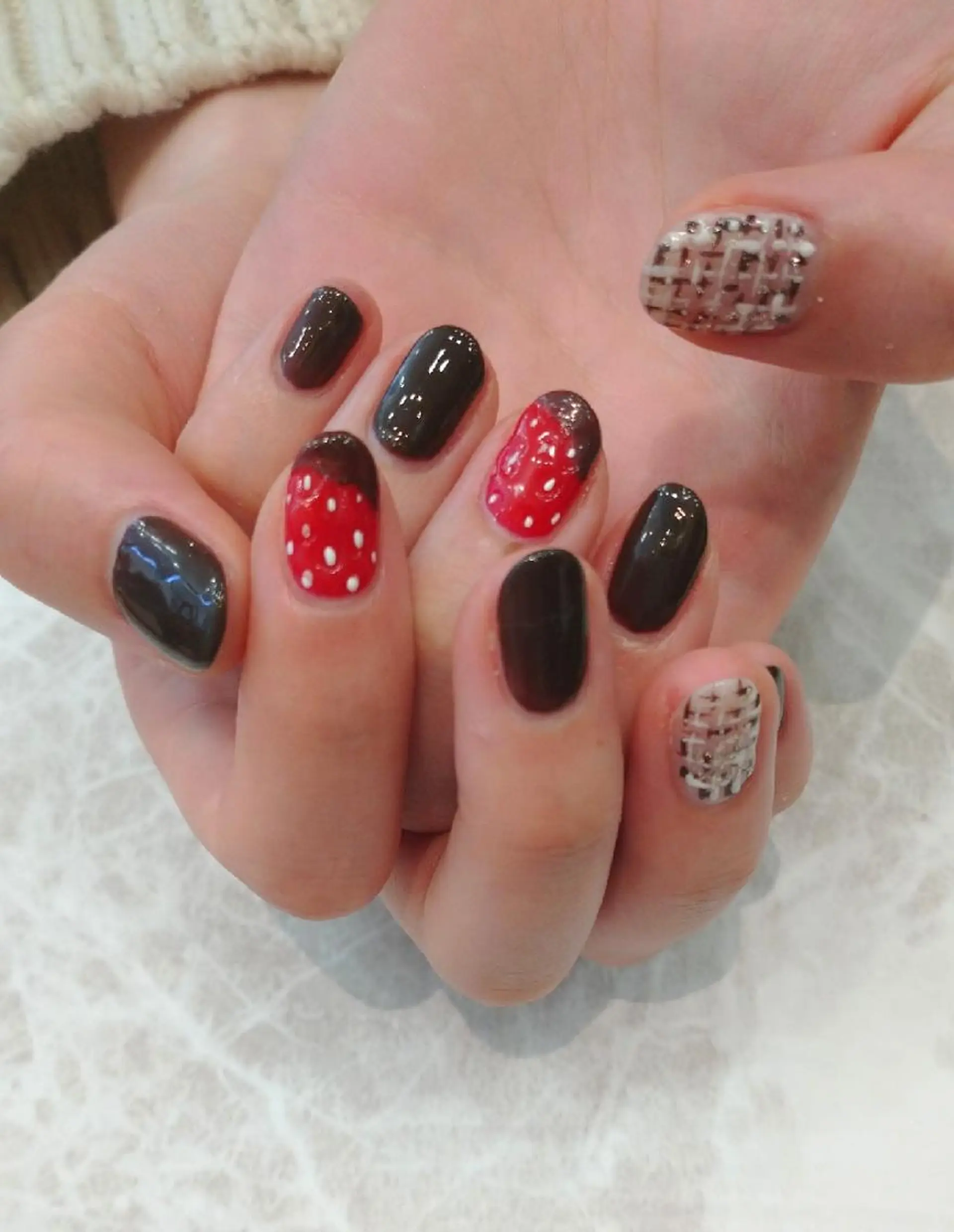 ネイル アートネイル ブラウン ジェルネイル パラジェル ツイードネイル ハンドネイル 會田 瑠衣のネイルデザイン