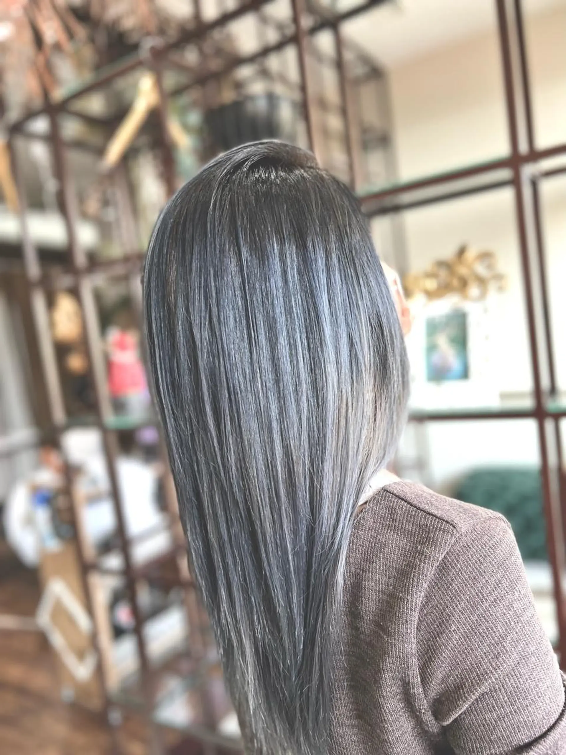 セミロング カラー ベージュカラー ブリーチ ブルーカラー ハイライトカラー ミルクティーベージュ ヘアカラー Style Tのヘアスタイル