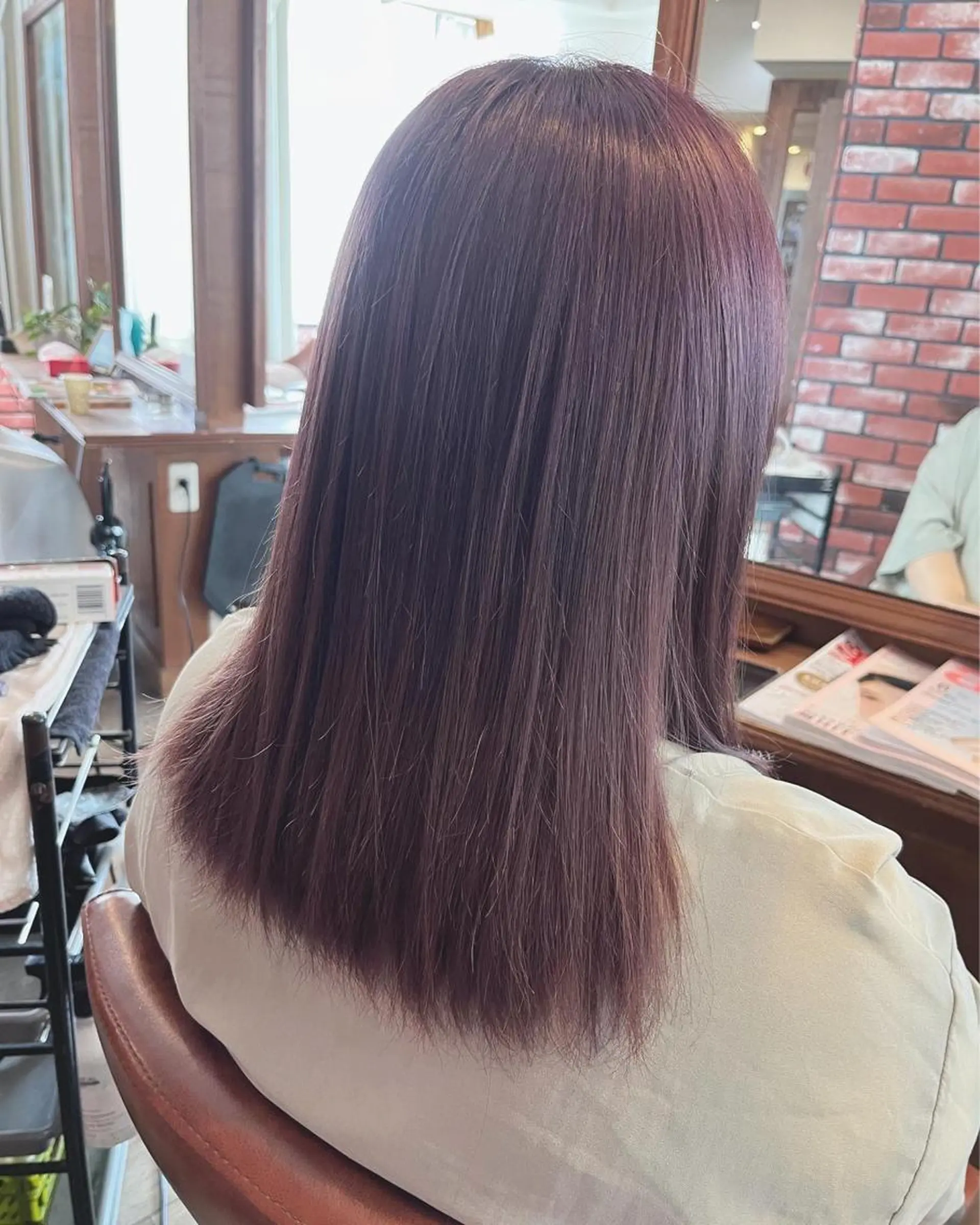 セミロング カラー ロイヤルスイート所属・眞壁 華子のヘアスタイル