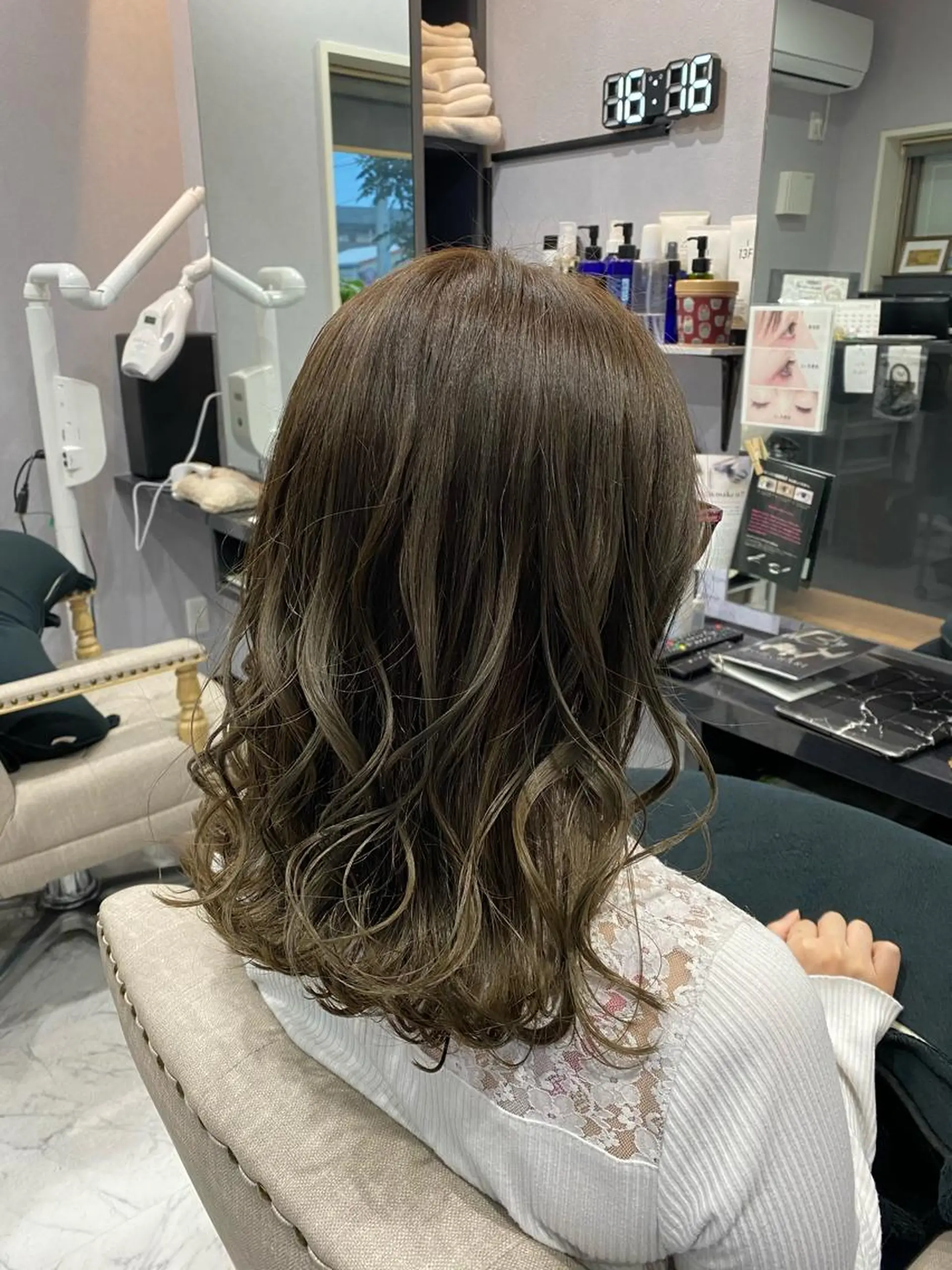 ミディアム カラー カット ヘアカラー トリートメント FAVORE 【ファヴォーレ】のヘアスタイル