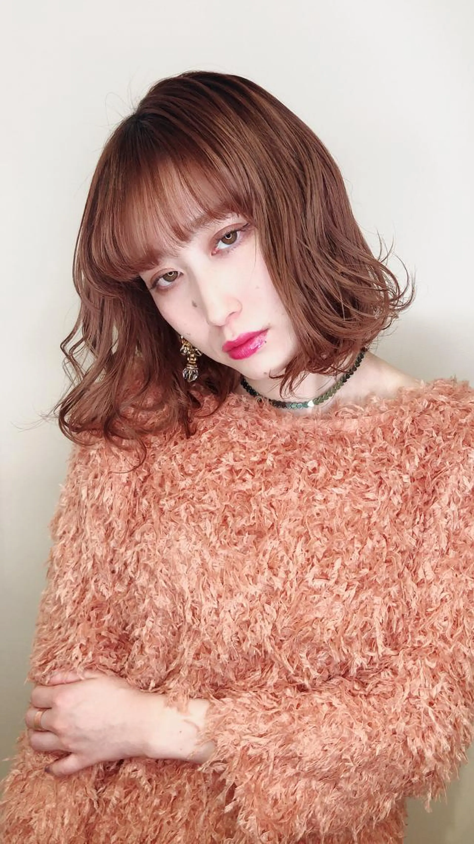 ミディアム カラー ウルフカット／吉村 桃子のヘアスタイル