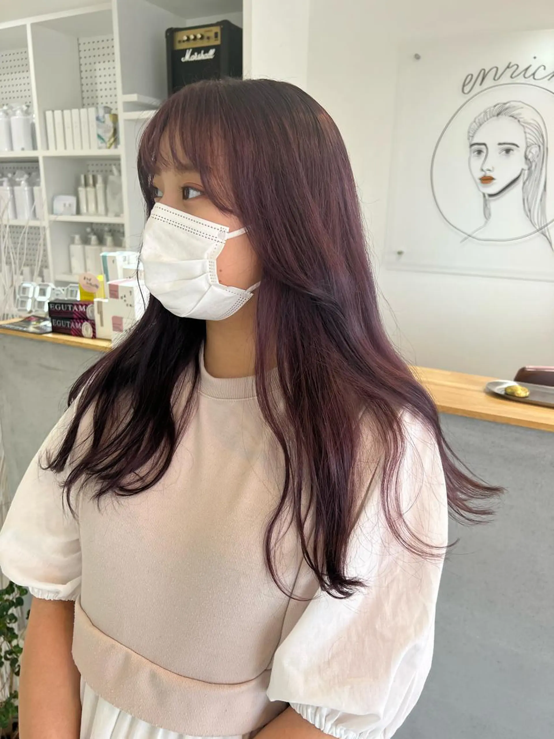 ロング カドムラ モエのヘアスタイル