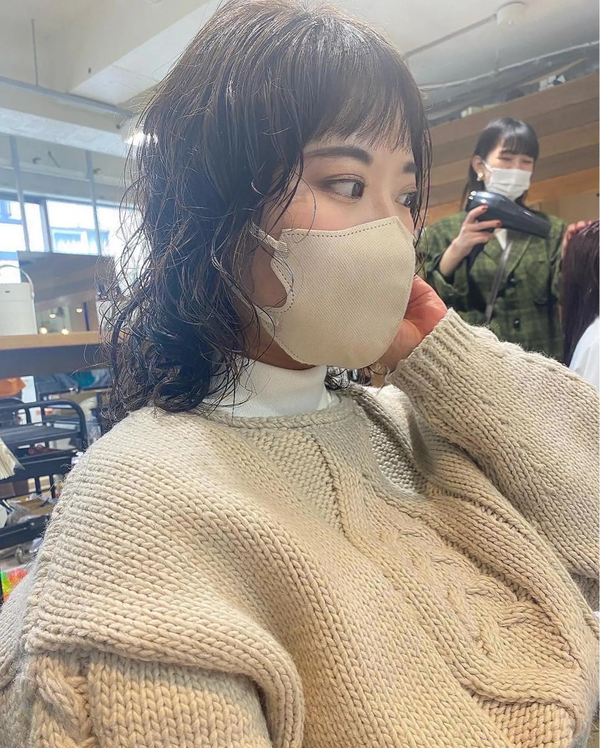 ミディアム パーマ ミディアムパーマ ウルフカット カット パーマ トリートメント パーマ美容師 hanaのヘアスタイル