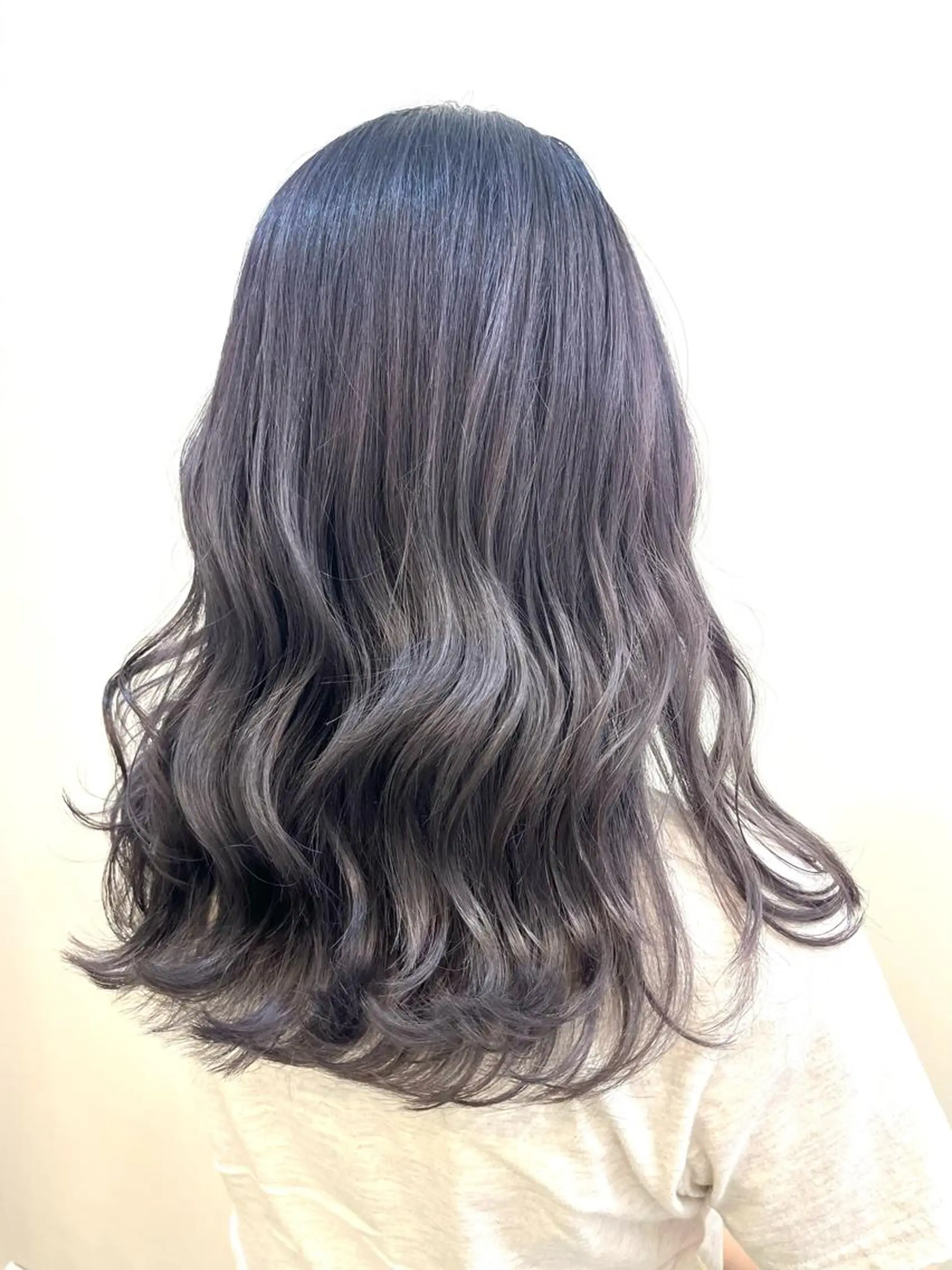 ミディアム カット 伊藤 由妃乃のヘアスタイル