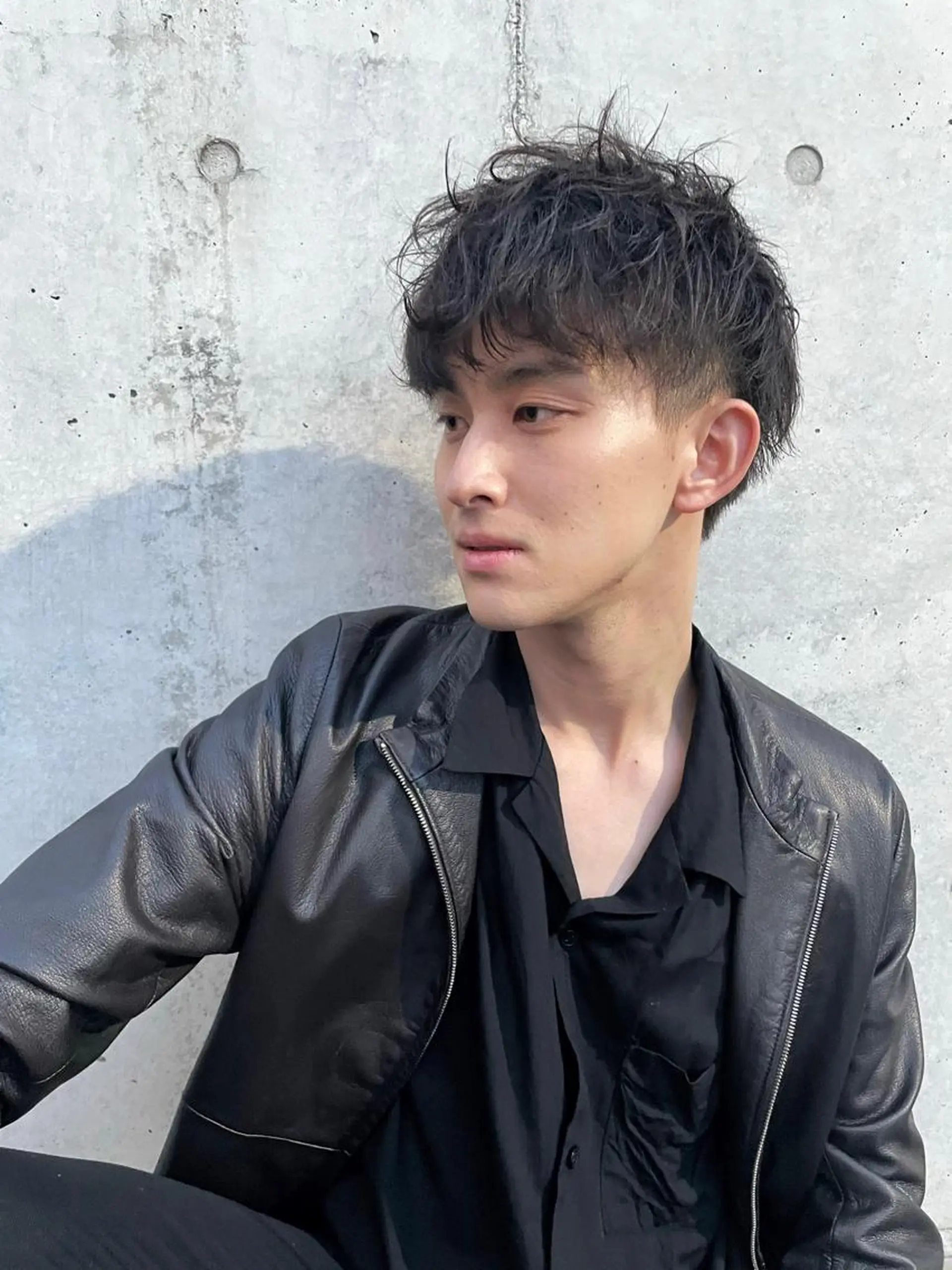 ショート メンズ メンズパーマ メンズツイストパーマ ツイストパーマ オザキクウガ/ ブリーチ/髪質改善のヘアスタイル