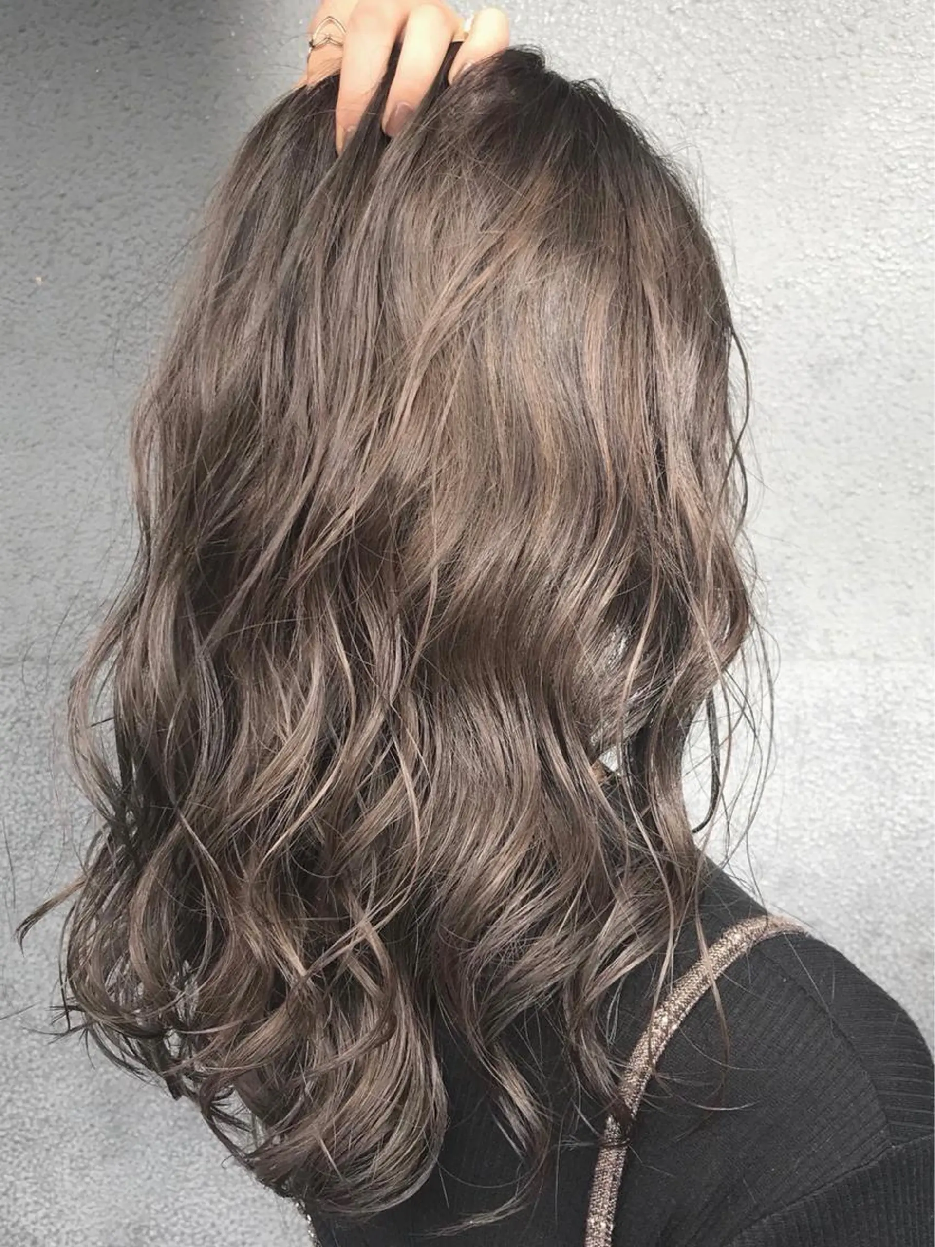 ミディアム パーマ アッシュ 外国人風カラー ハイライト カット ヘアカラー トリートメント Toiro 中目黒のヘアスタイル