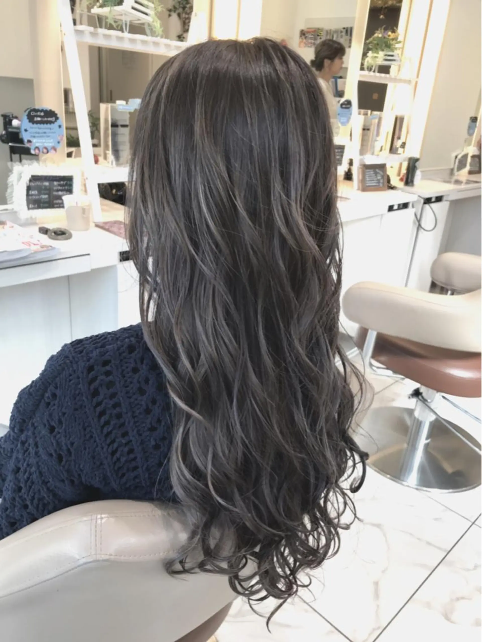 セミロング カラー 透明感カラー グラデーションカラー グレージュ ハイライトカラー ラベンダーカラー 山崎俊輔/髪質改善 /バレイヤージュのヘアスタイル