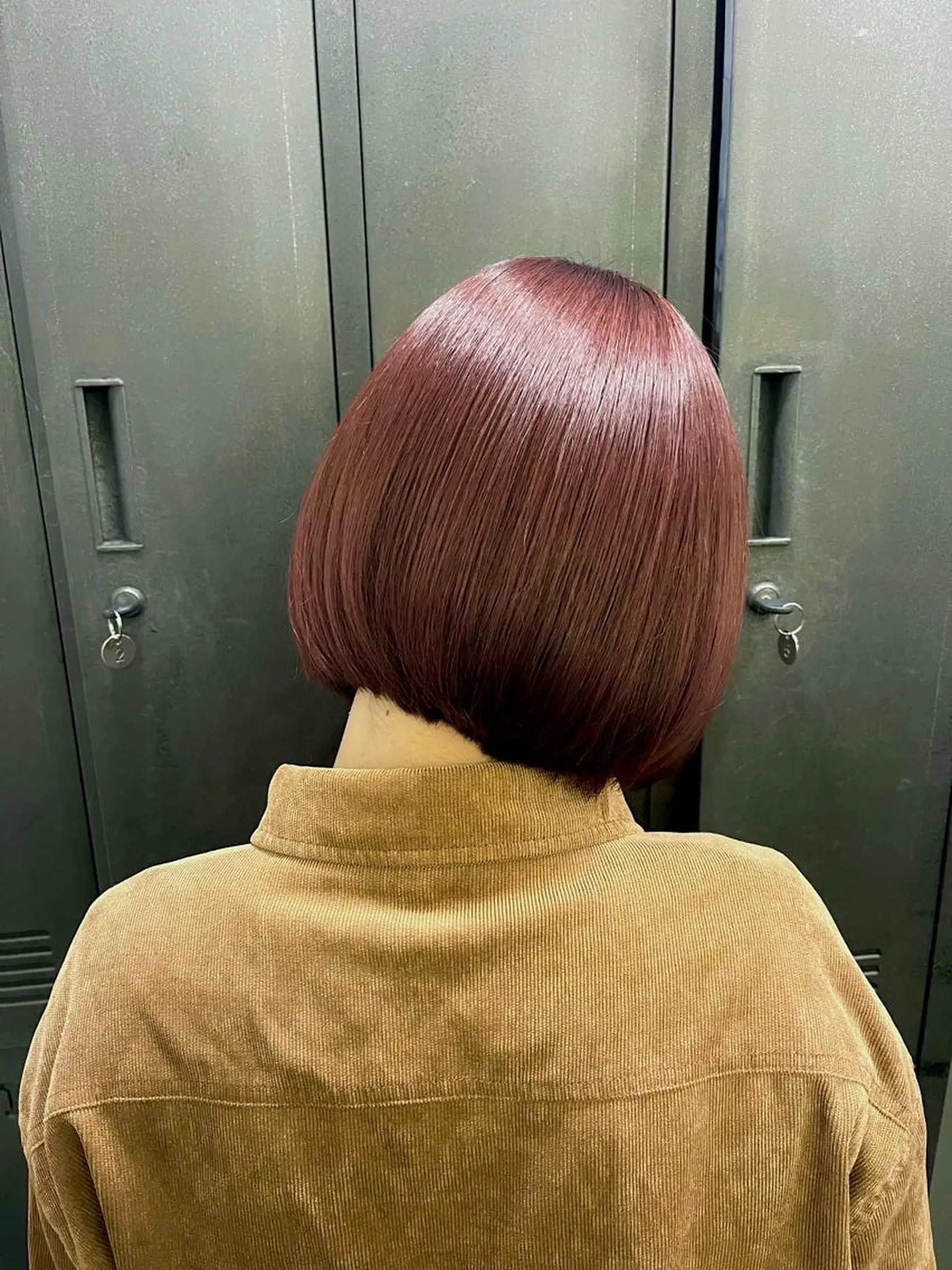 ショート カラー 縮毛矯正 津崎 未夢のヘアスタイル