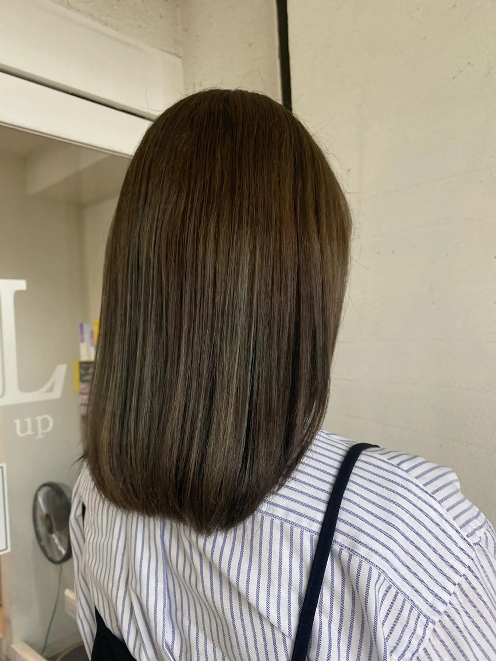 セミロング カラー Chihiro .のヘアスタイル