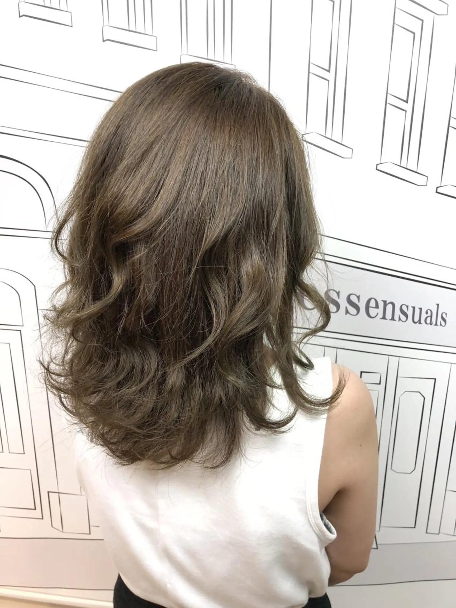 ミディアム カラー グレージュ 外国人風カラー レイヤー⭐️カラー ⭐️平川雅史のヘアスタイル