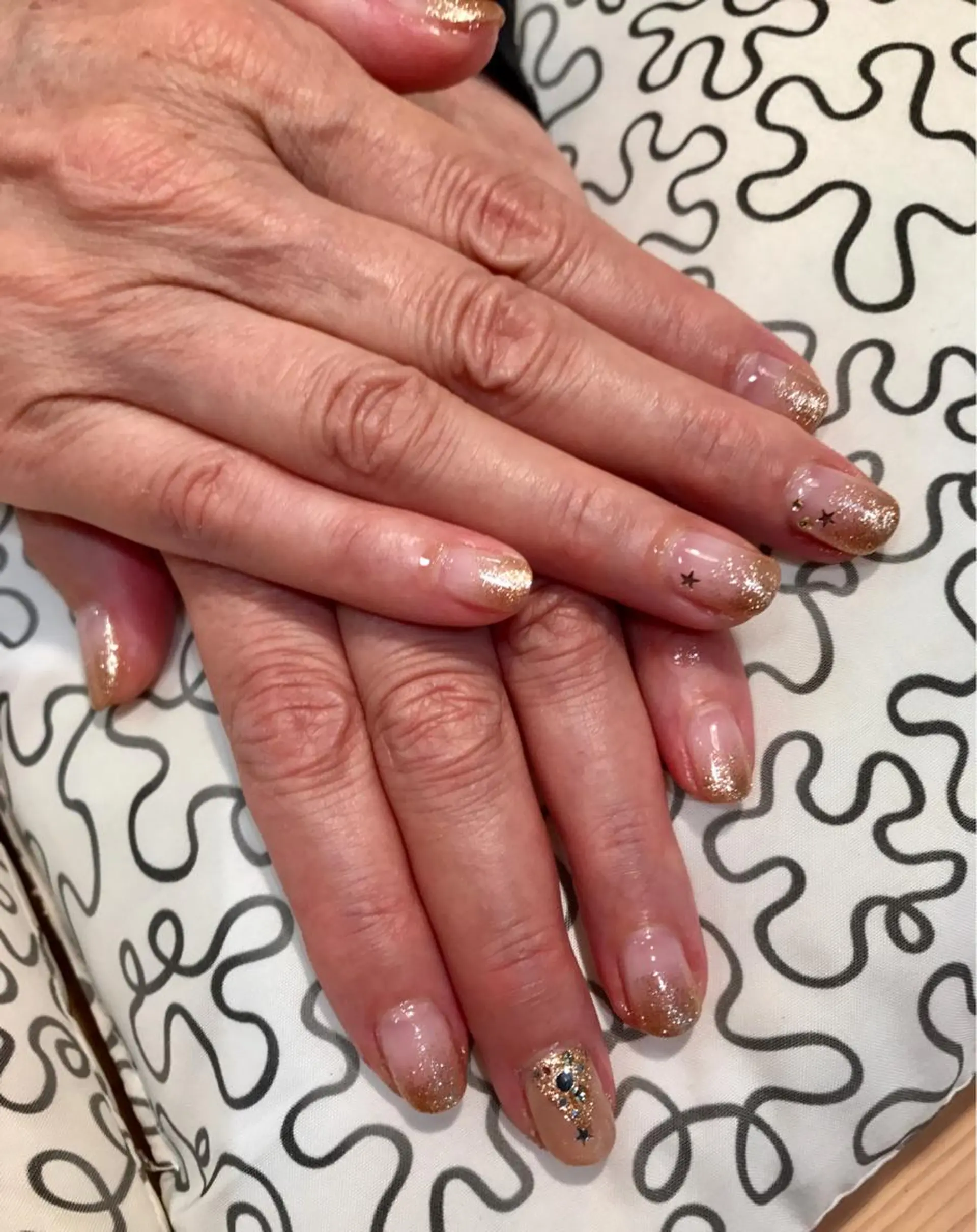 ネイル キラキラネイル ハンドネイル 佐藤  悠子のネイルデザイン