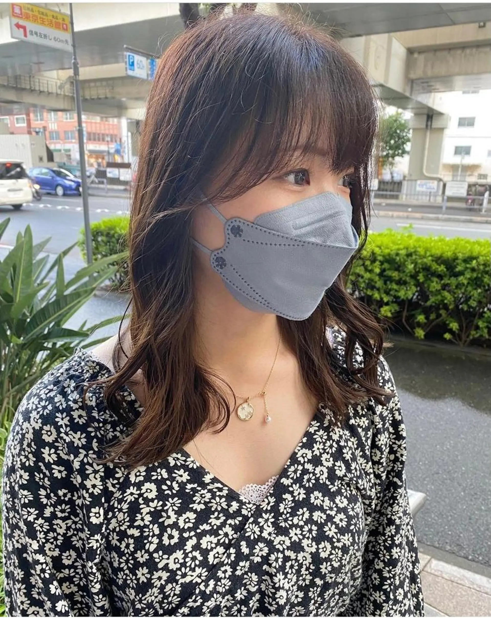 セミロング カラー バレイヤージュ ブリーチ ブロンド ダブルカラー イヤリングカラー ヘアカラー モモカ/ハイトーン /バレイヤージュのヘアスタイル