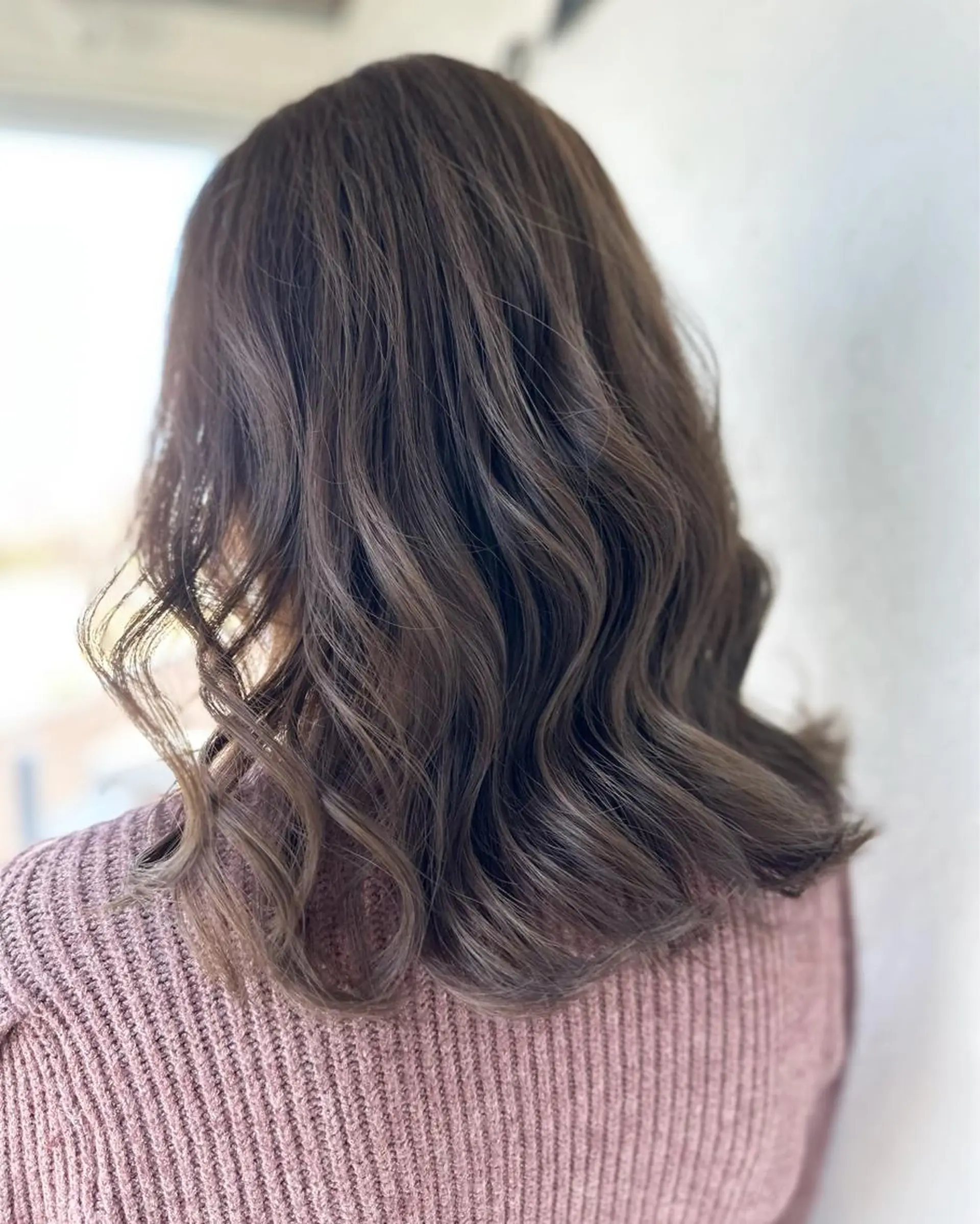 ミディアム カラー お団子ヘア アッシュ バレイヤージュ ブリーチ ブルーカラー カット ヘアカラー トリートメント うる艶カラー美容師 ayumiのヘアスタイル