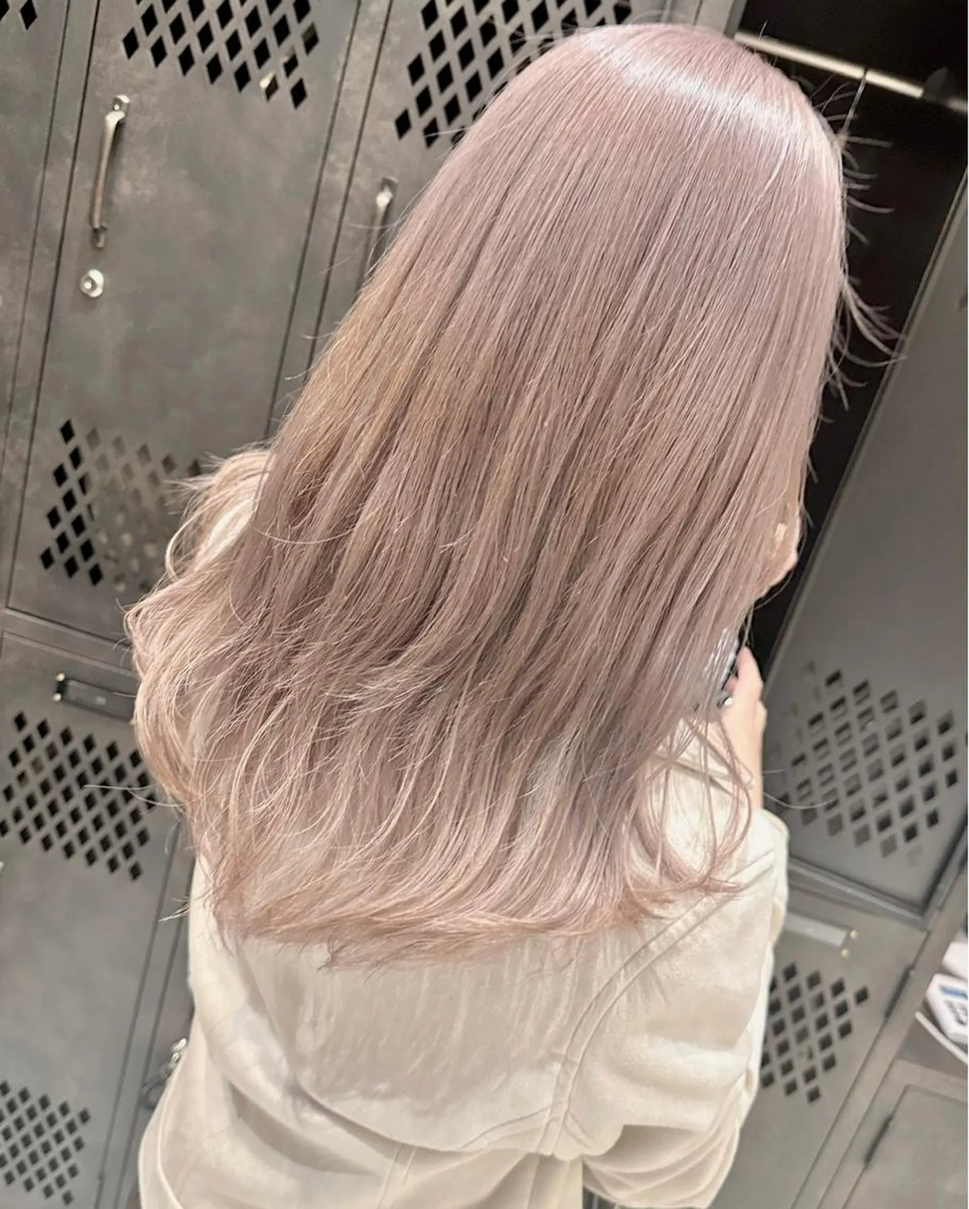 セミロング 🔷ブリーチバレイヤ ージュ🔷飯野達也のヘアスタイル