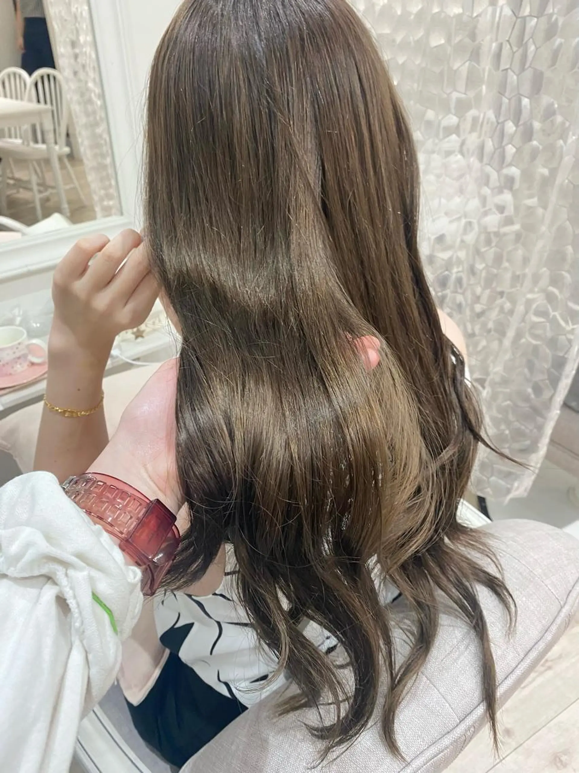 ロング カラー ベージュカラー ブリーチ ブリーチなしカラー オリーブベージュ オリーブカラー 暖色カラー✨️ 門内 梨真のヘアスタイル