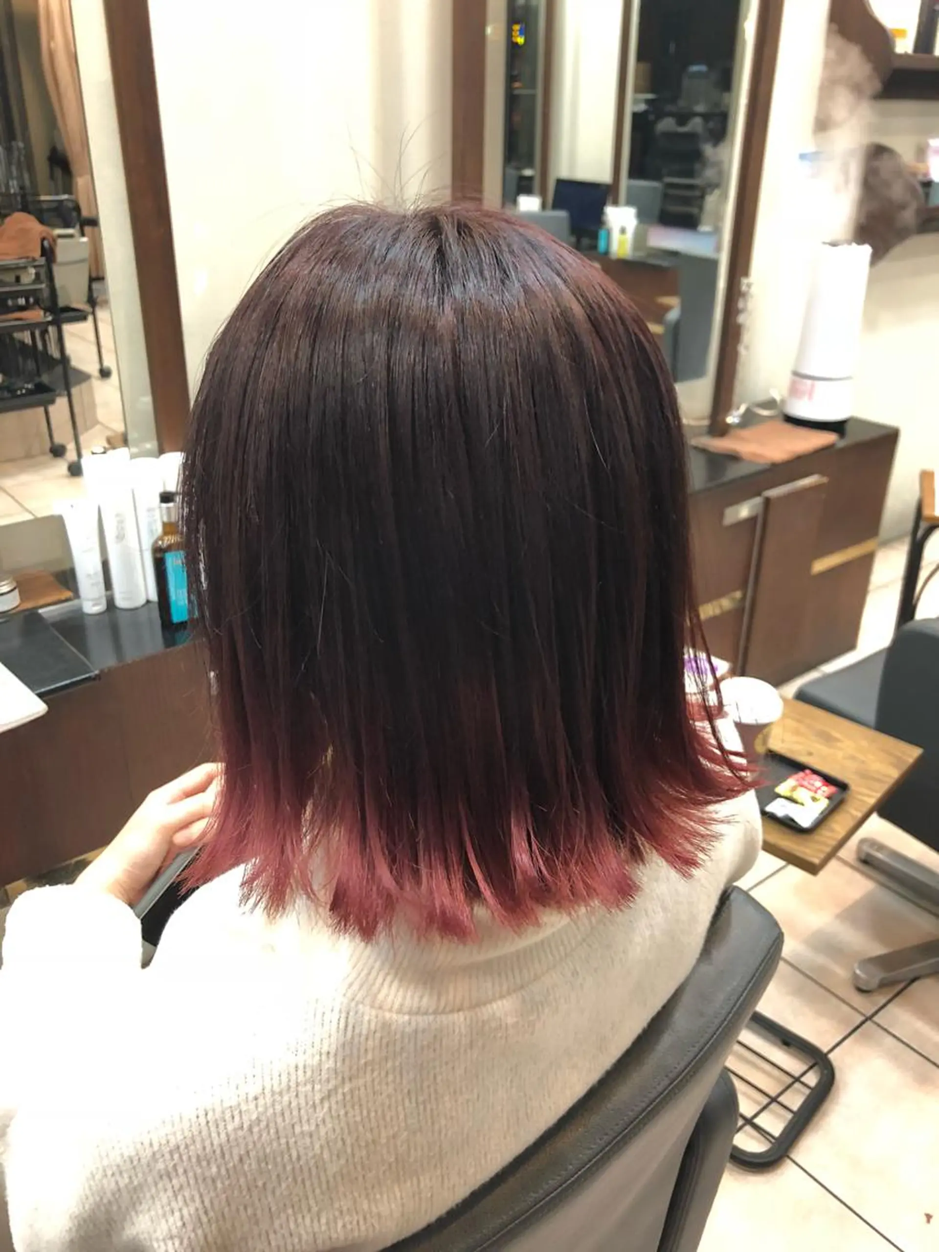 ミディアム カラー ボルドーカラー グラデーションカラー ピンクカラー カット ヘアカラー トリートメント SHAFT Ieiriのヘアスタイル