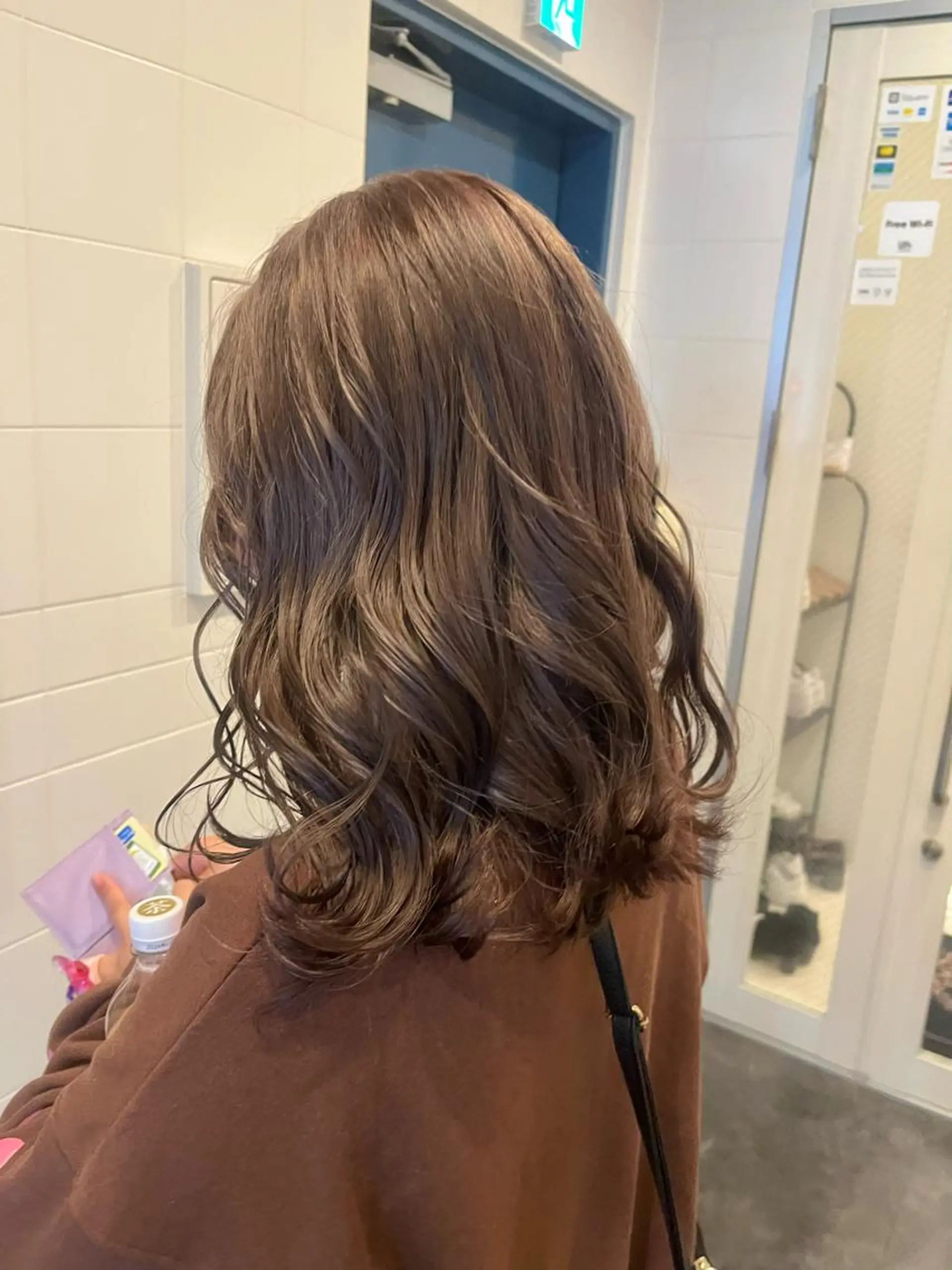 セミロング カラー ブラウンカラー 透明感カラー 杉本 直樹のヘアスタイル