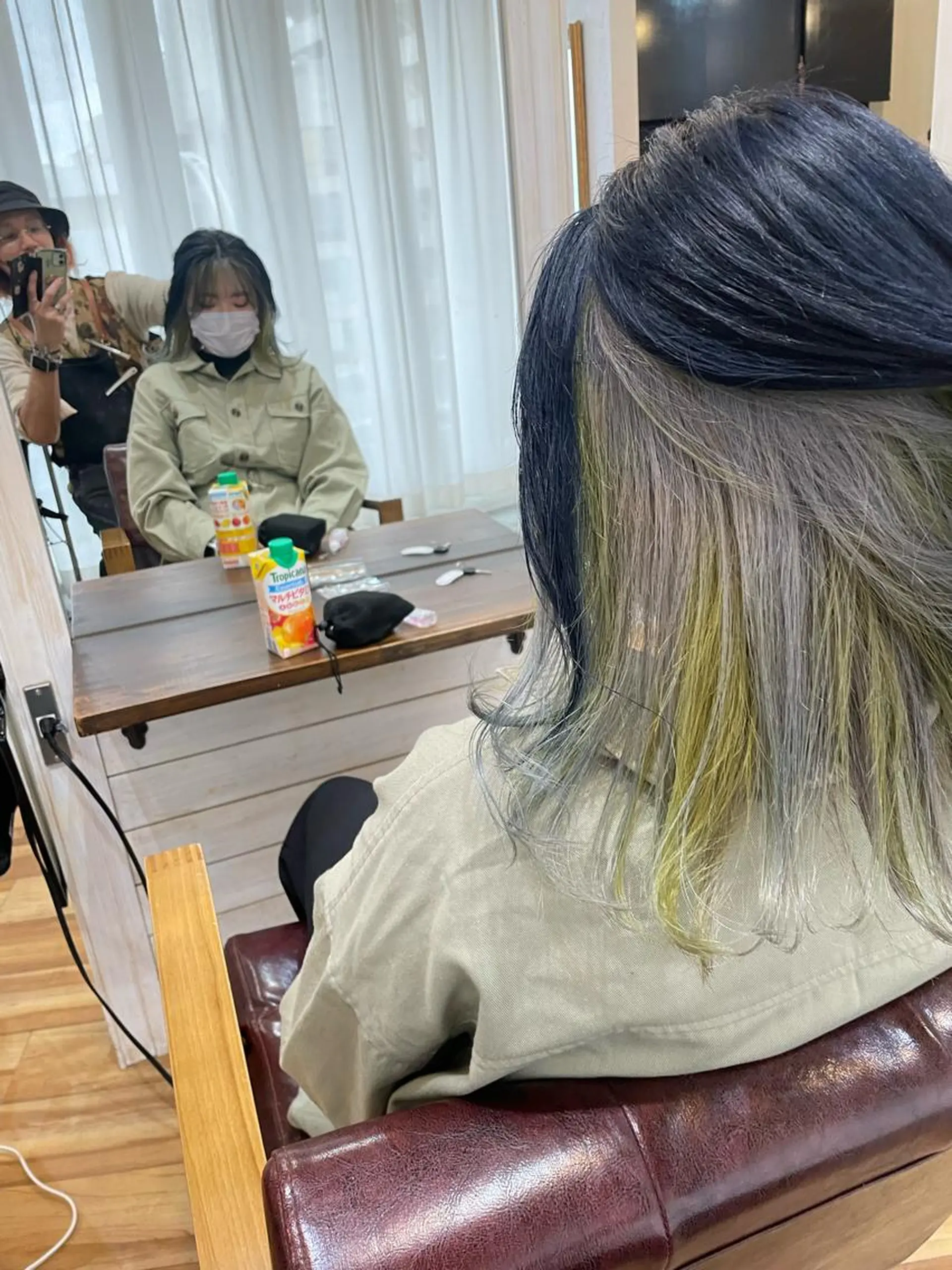 ミディアム カラー ハイライトカラー シルバー イエローカラー ハイライト ヘアカラー ALLEN hair 京橋店のヘアスタイル