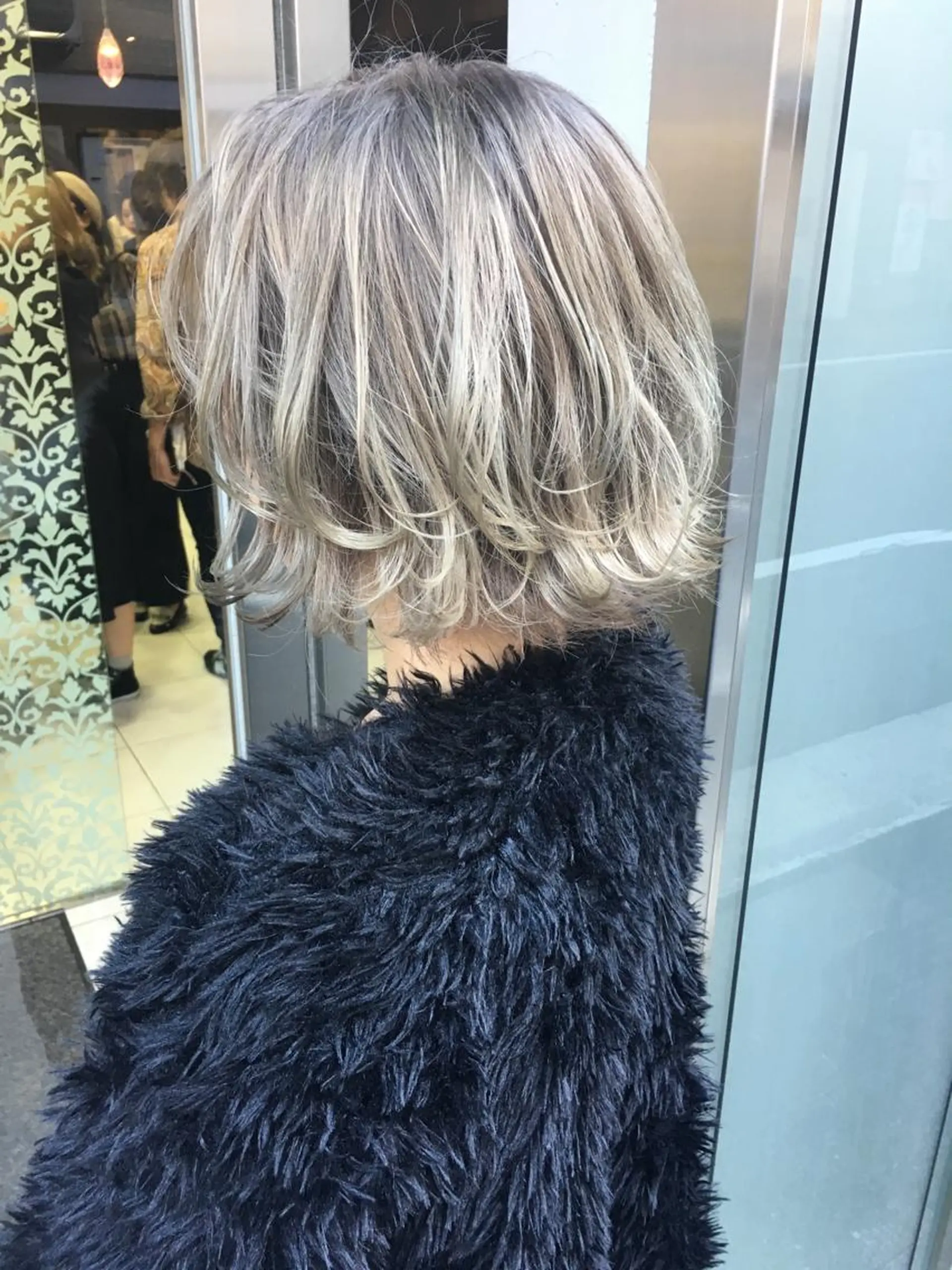 ショート カラー シルバー ホワイトシルバー トップスタイリスト 小澤純一のヘアスタイル