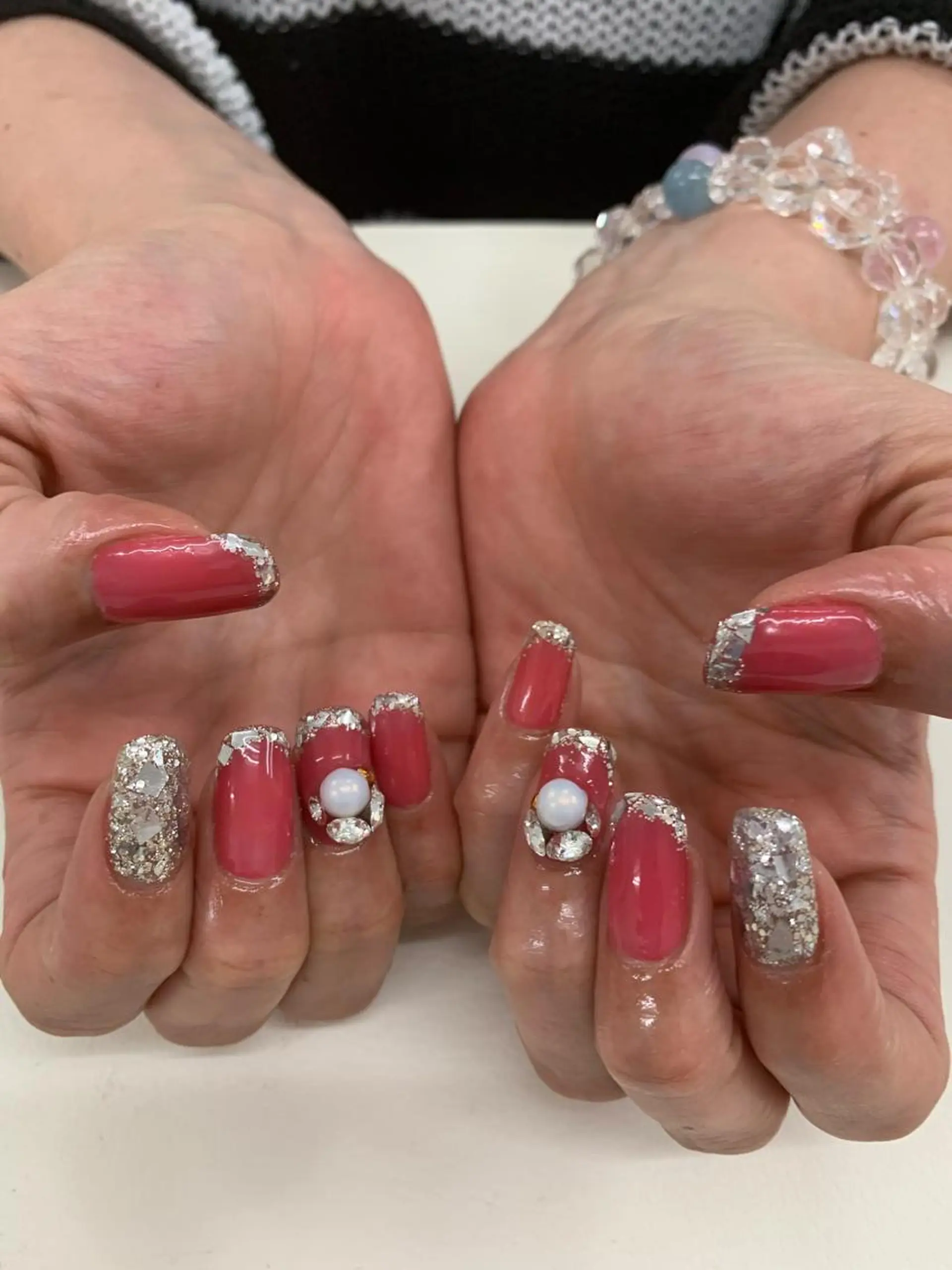 ネイル フレンチネイル ガラスフレンチ ストーンネイル Mule Beauty Salon所属・ミュール ビューティーサロンのネイルデザイン