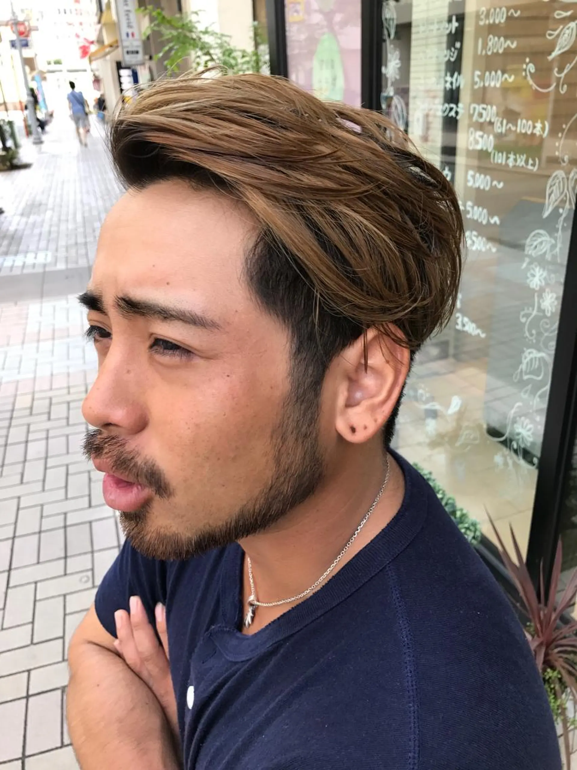 ショート カラー メンズ グラデーションカラー かきあげバング Vir by browのヘアスタイル