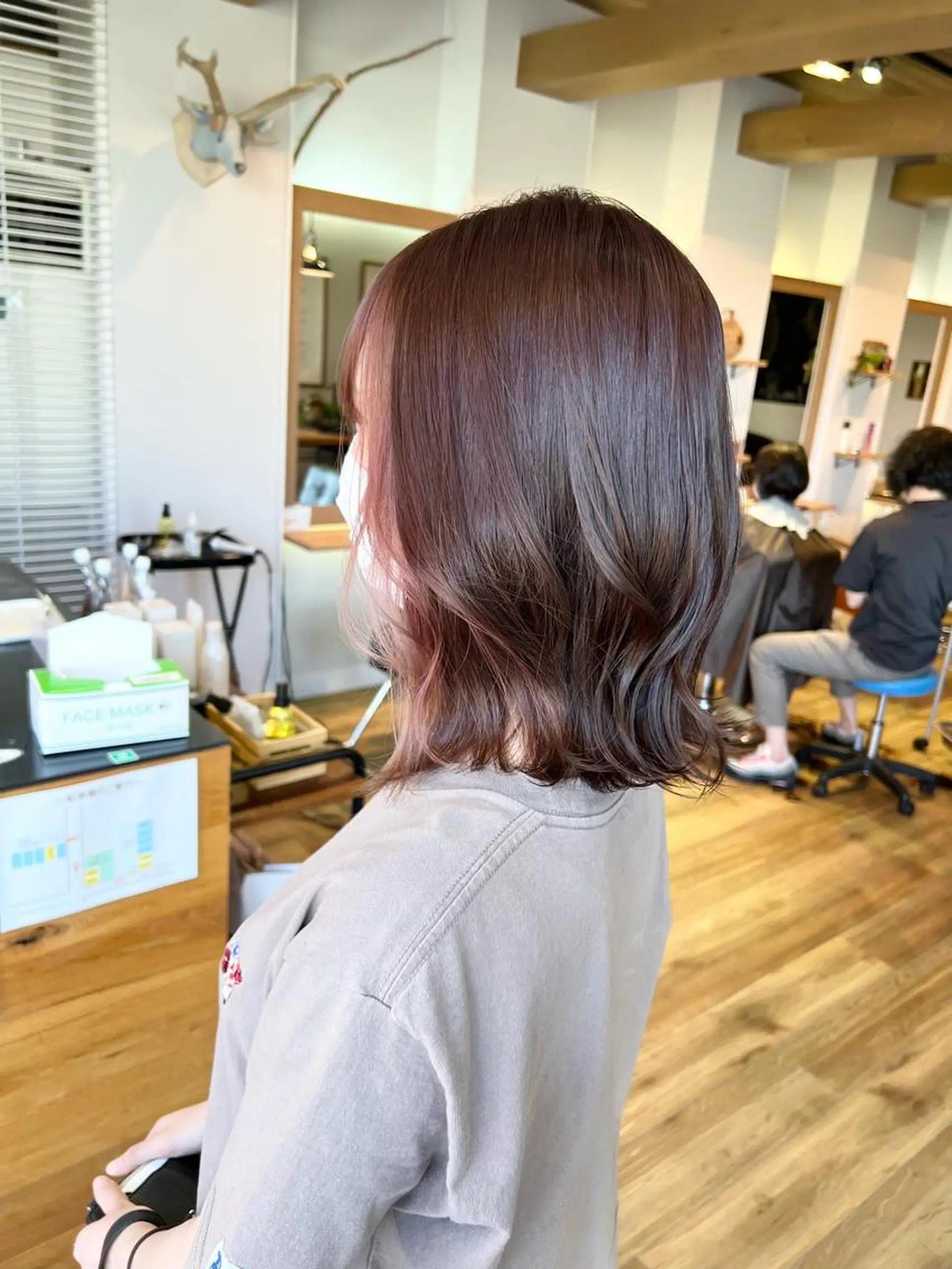 ショート ピンクブラウン ヘアカラー 堀 望美のヘアスタイル