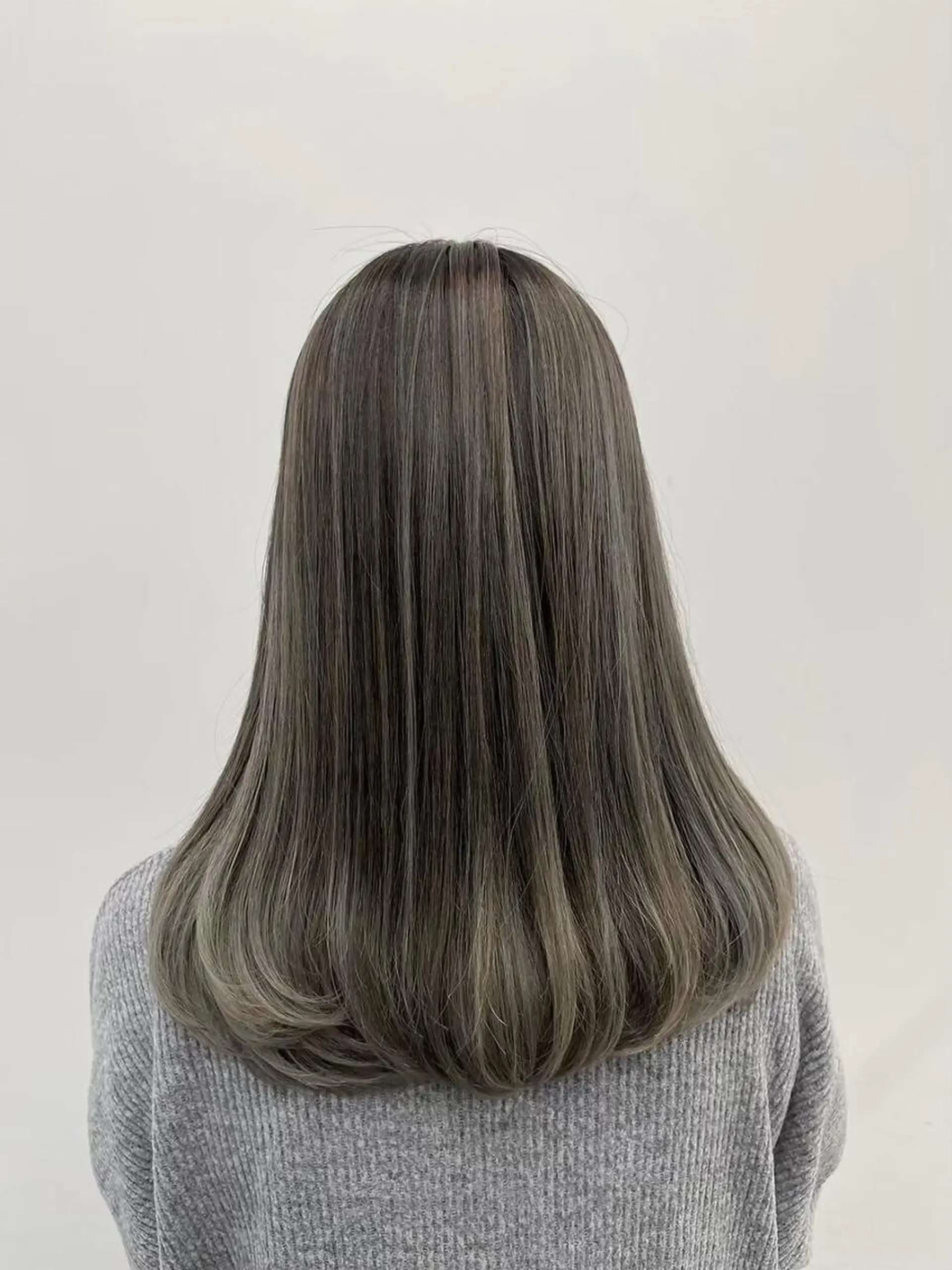 カラー セミロング ヘアカラー トリートメント Flora by siestaのヘアスタイル