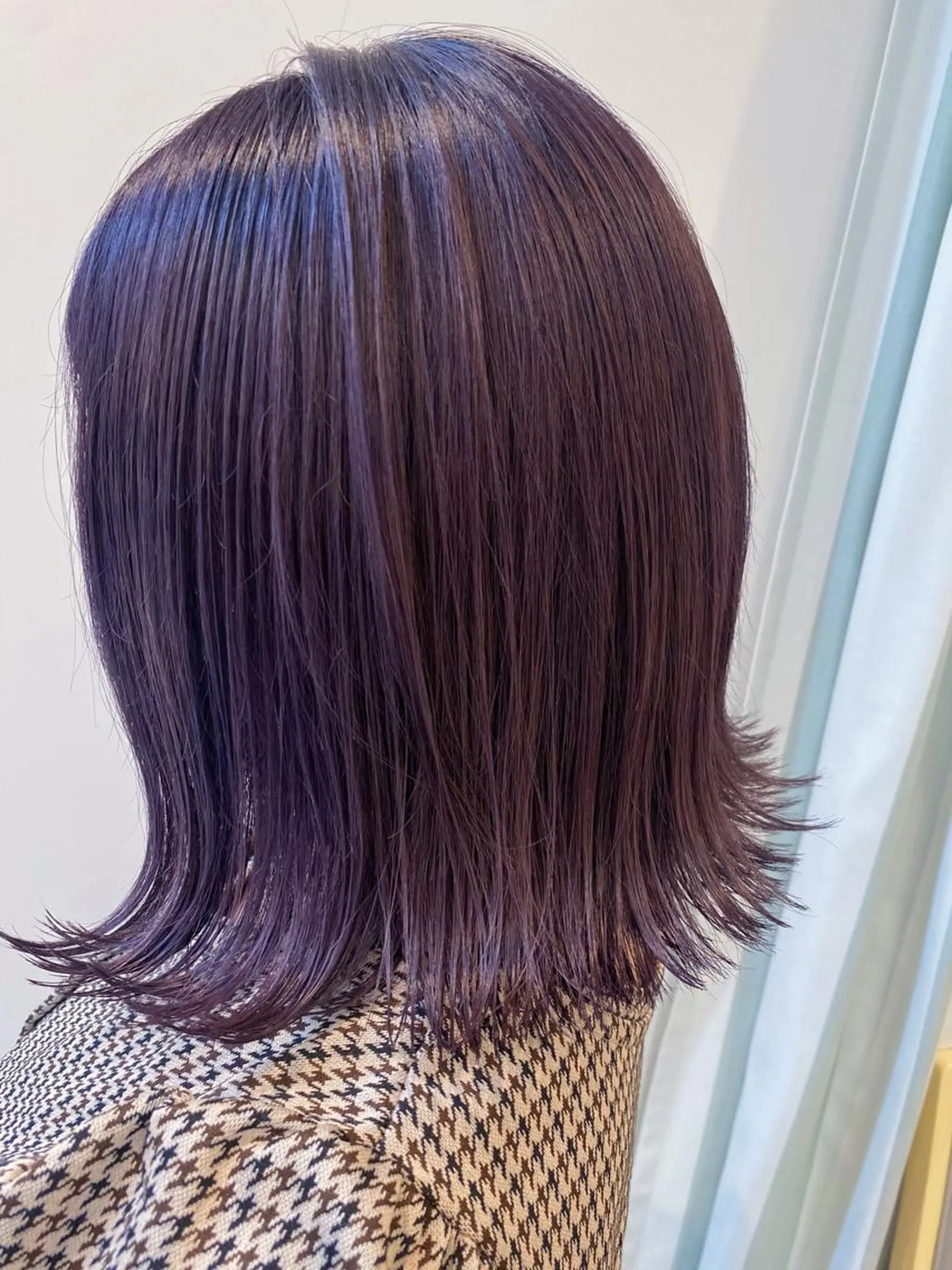 ミディアム カラー ブリーチ イルミナカラー ラベンダーカラー ヘアカラー トリートメント ベージュ/インナー カラー🤍Rieのヘアスタイル