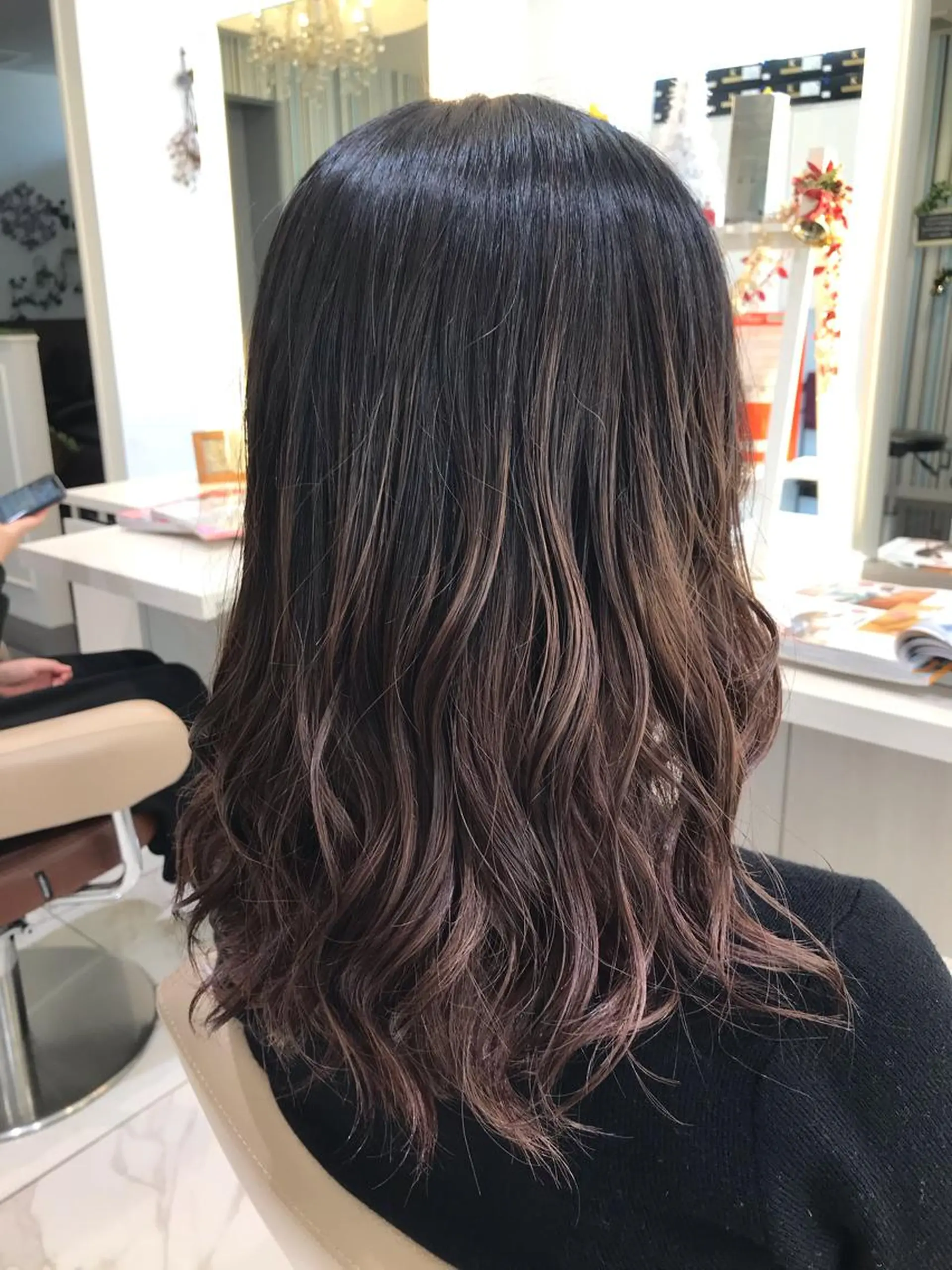 セミロング カラー グラデーションカラー グレージュ ピンクカラー 清藤 綾のヘアスタイル