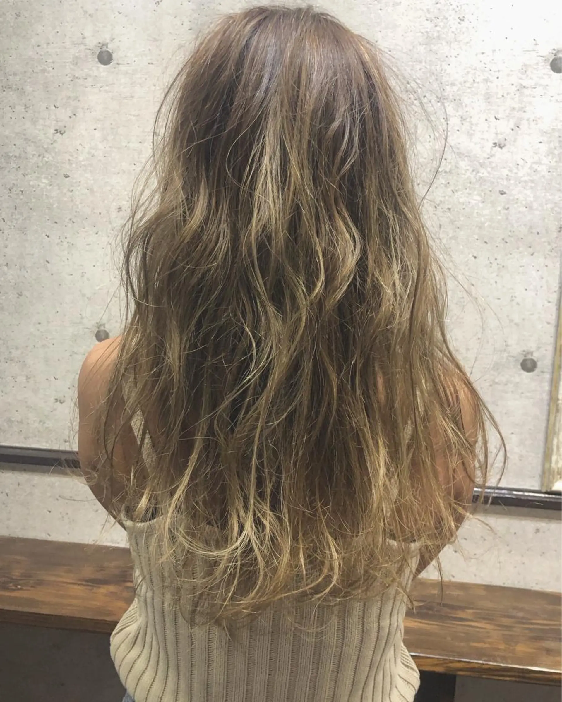 ロング カラー ハイライトカラー ハイライト カット ヘアカラー 縮毛矯正 トリートメント 江原 彩華のヘアスタイル