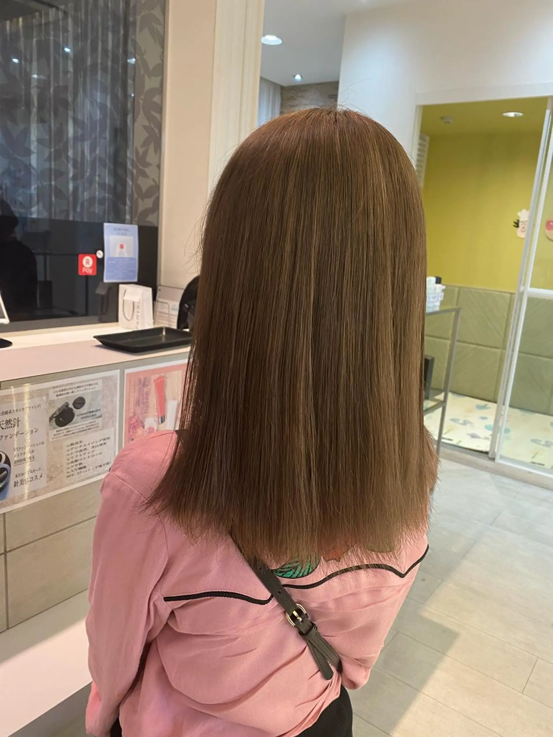 セミロング カラー ベージュカラー ブリーチ モカベージュ 頓所 大昂のヘアスタイル