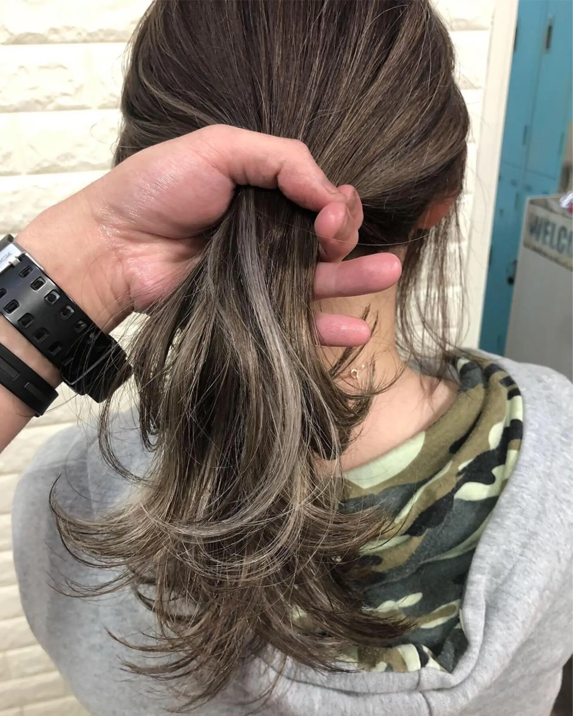 セミロング カラー ハイライトカラー 3Dハイライト ハイライト ヘアカラー トリートメント famille所属・famille ファミーユのヘアスタイル