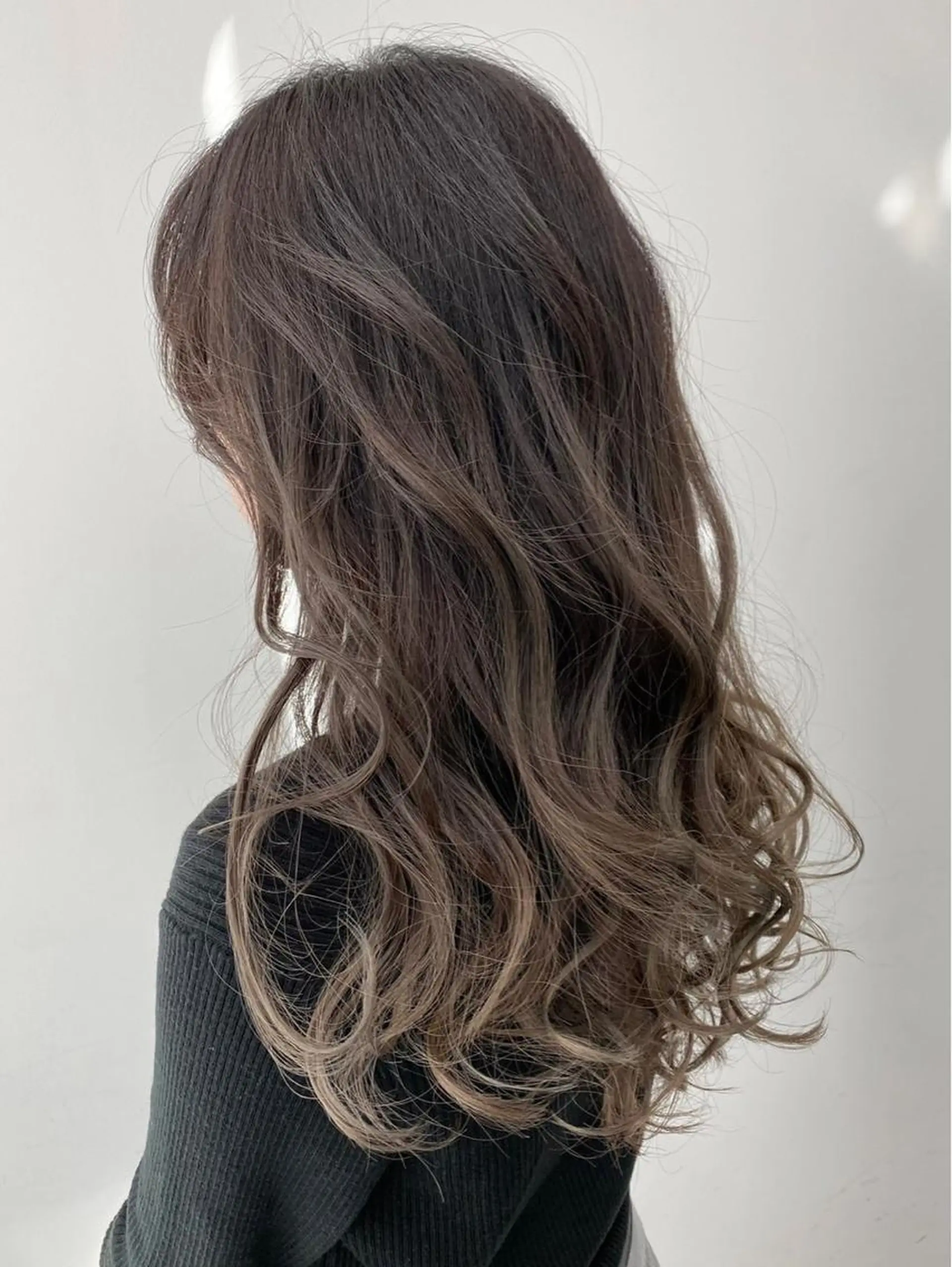 ロング カラー ヘアアレンジ グラデーションカラー グレージュ ラベンダーカラー 【公式】amble luxe池袋東口🩷のヘアスタイル