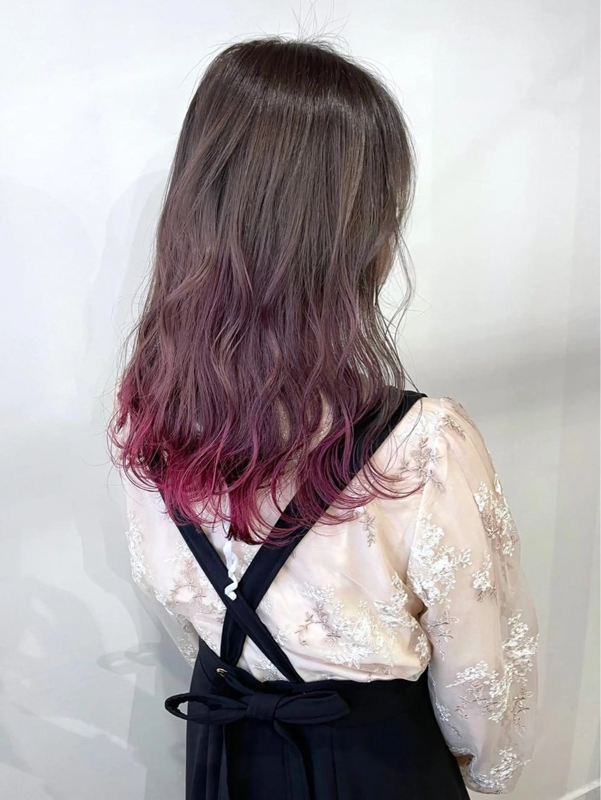 カラー white.所属・white.梅田 デザインカラー🦄のヘアスタイル