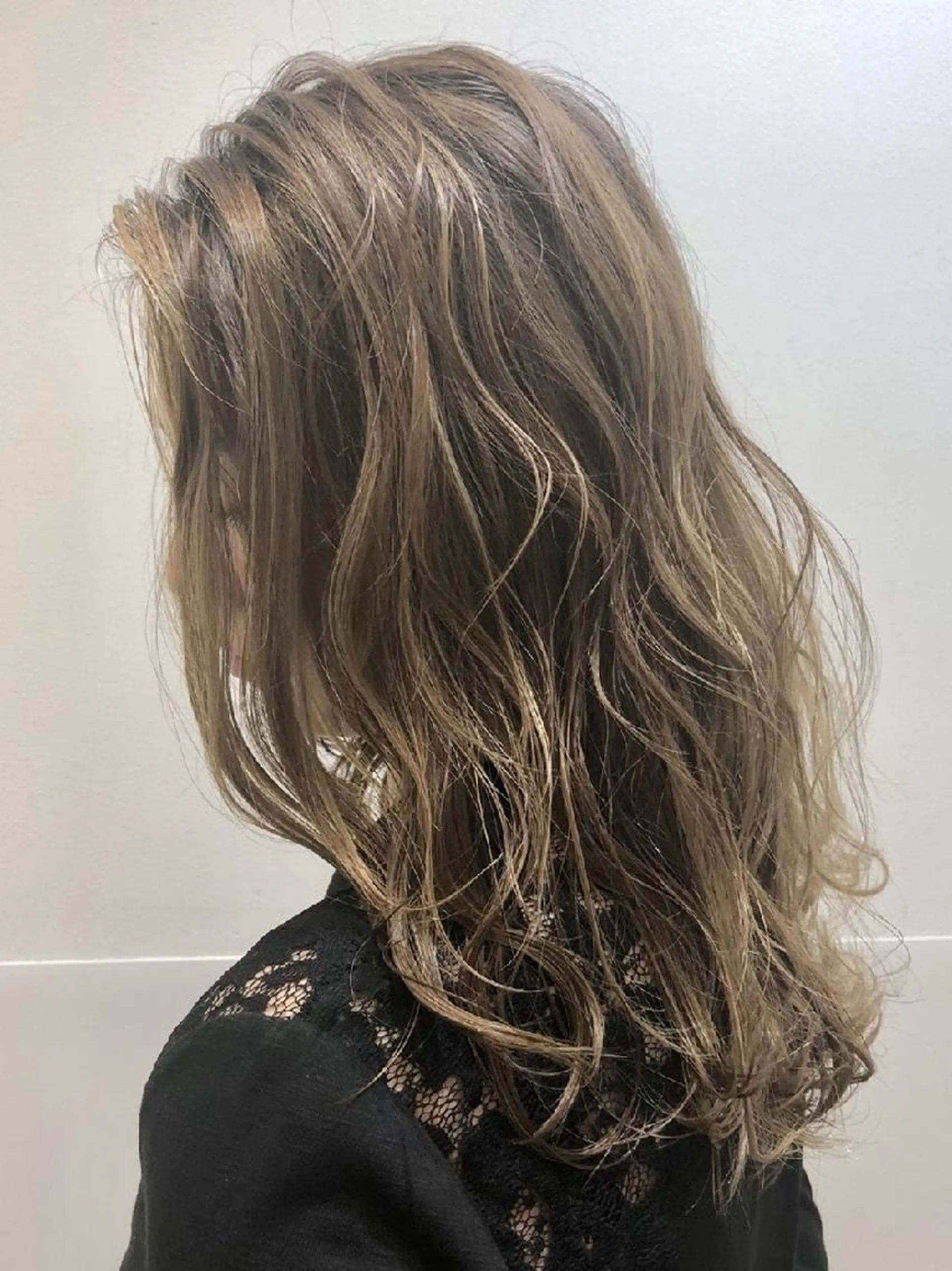 セミロング カラー ベージュカラー 透明感カラー ハイライトカラー ハイライト 💎大人ハイライト 💎上杉一也💎のヘアスタイル