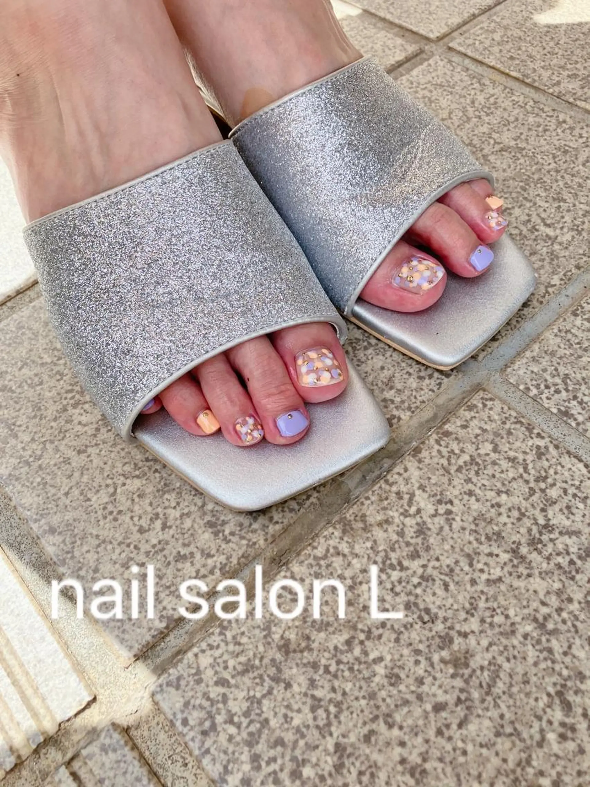 ネイル フットネイル フットネイル 吉川市 ネイルサロンLのネイルデザイン