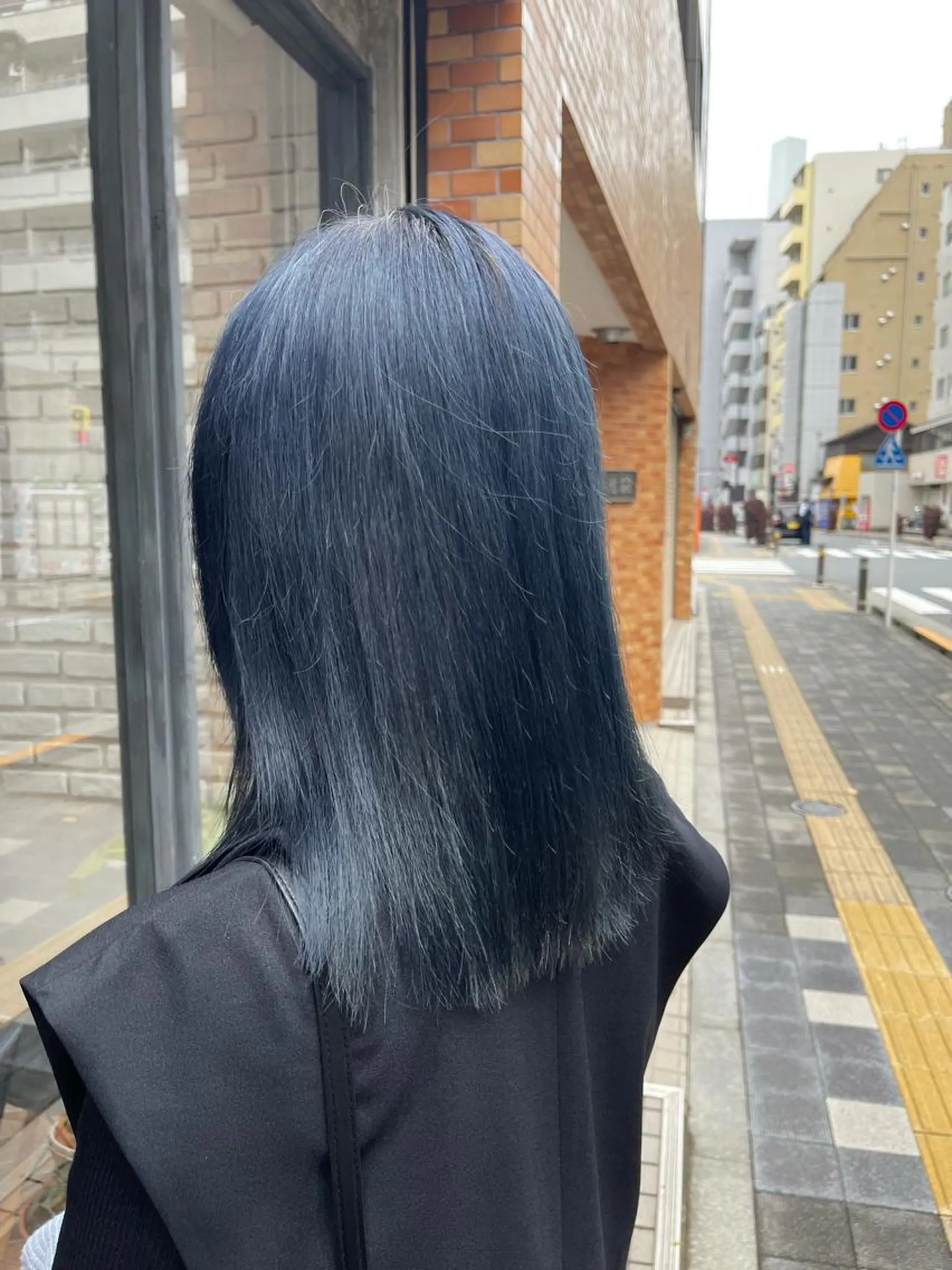 セミロング カラー アッシュ 透明感カラー シルバー creeb 宮前のヘアスタイル