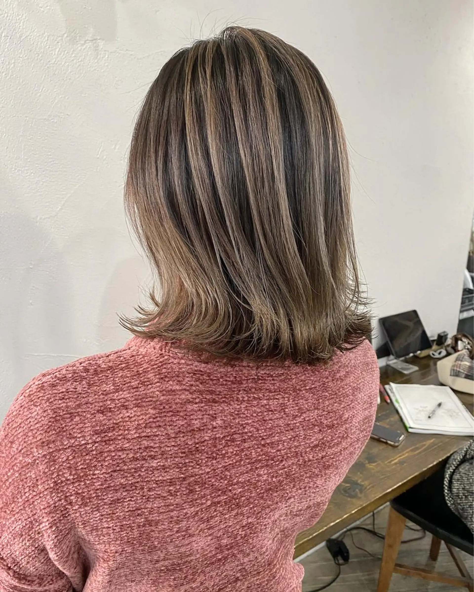 ミディアム カラー バレイヤージュ ブリーチ ケアブリーチ レイヤーカット 榎園 由美のヘアスタイル