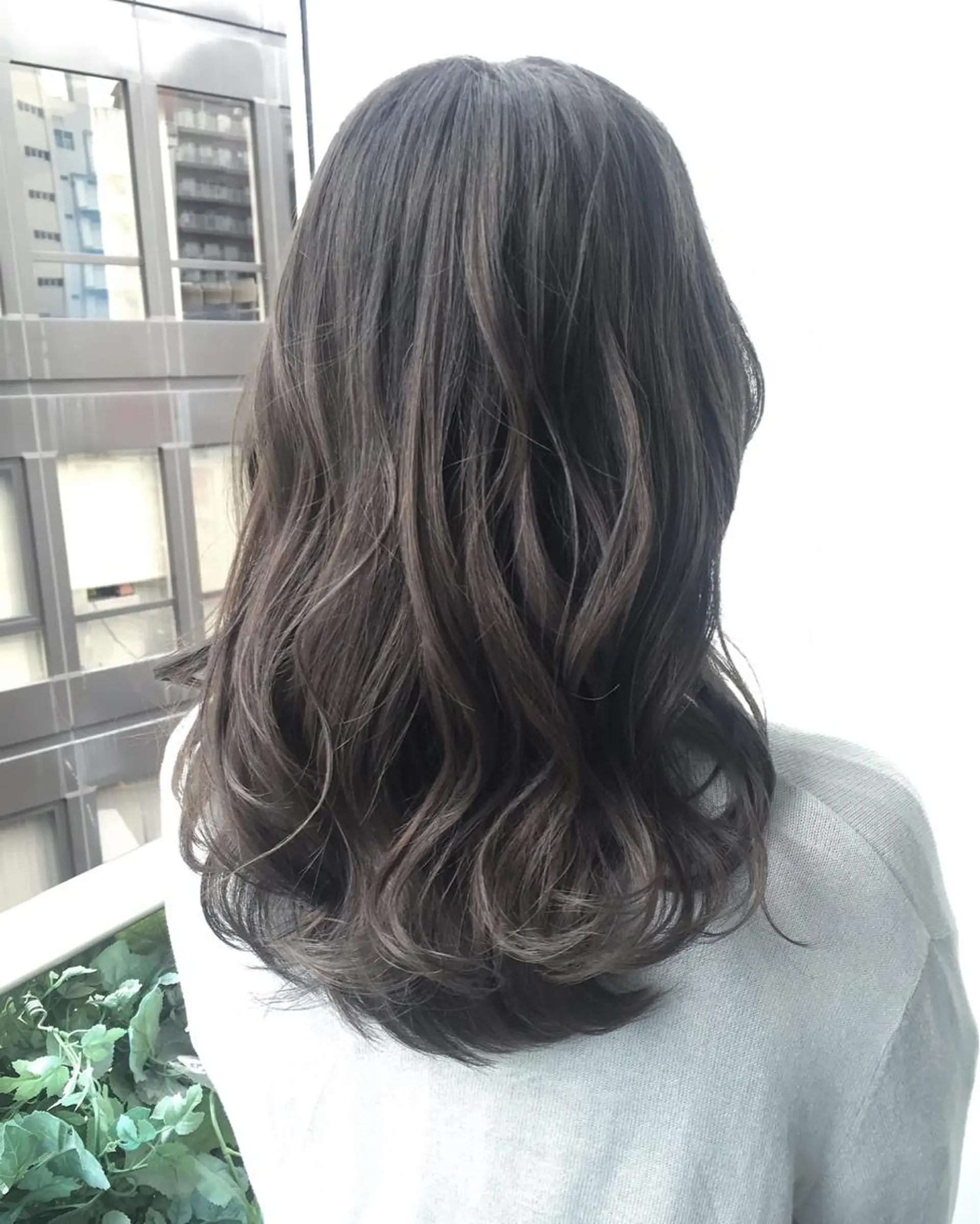 ロング カラー ブリーチ 透明感カラー グレージュ シルバー シルバーグレージュ Salon de MiLK所属・露木 啓介のヘアスタイル