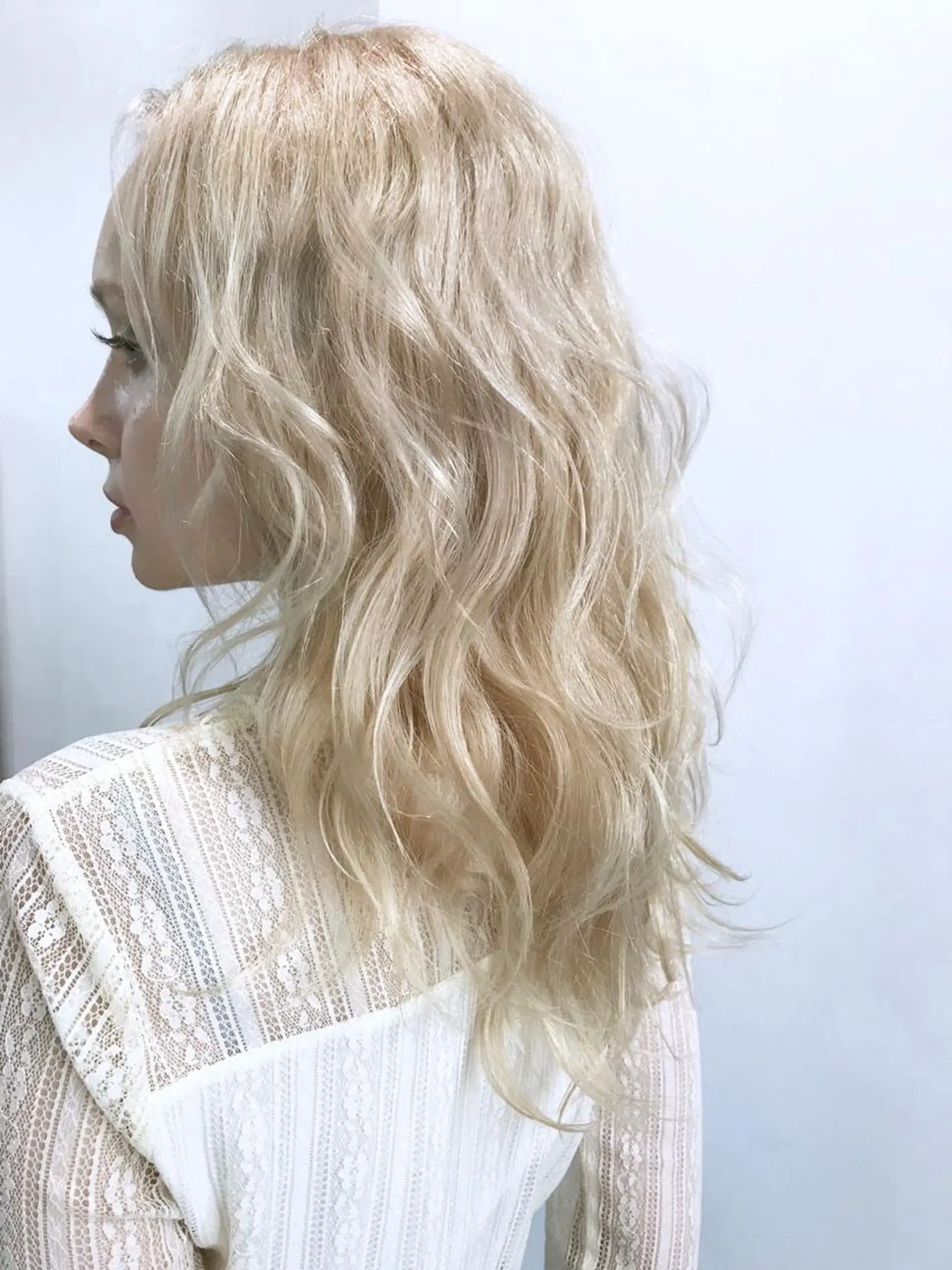 ロング カラー アッシュ ベージュカラー ホワイトベージュ エクステ（レミー毛） NINEのヘアスタイル