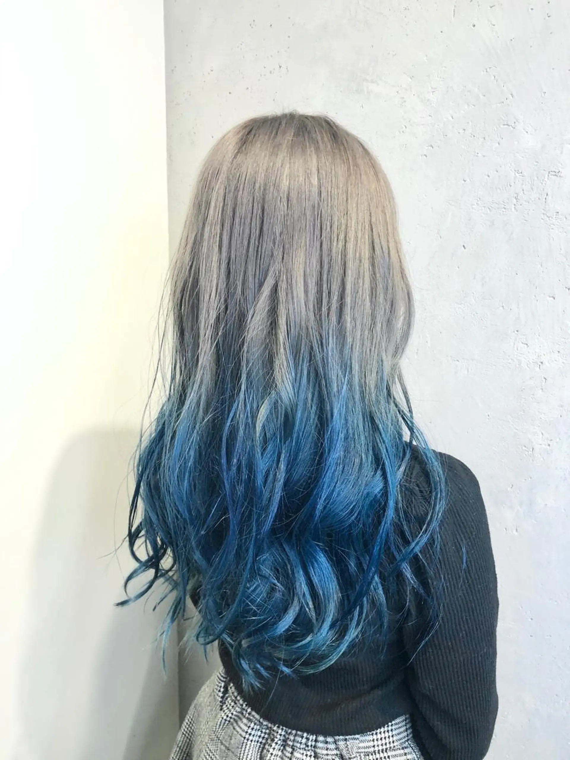 ロング カラー ヘアアレンジ ｲﾝﾅｰｶﾗｰ屋さん 🫧伊藤拓実のヘアスタイル