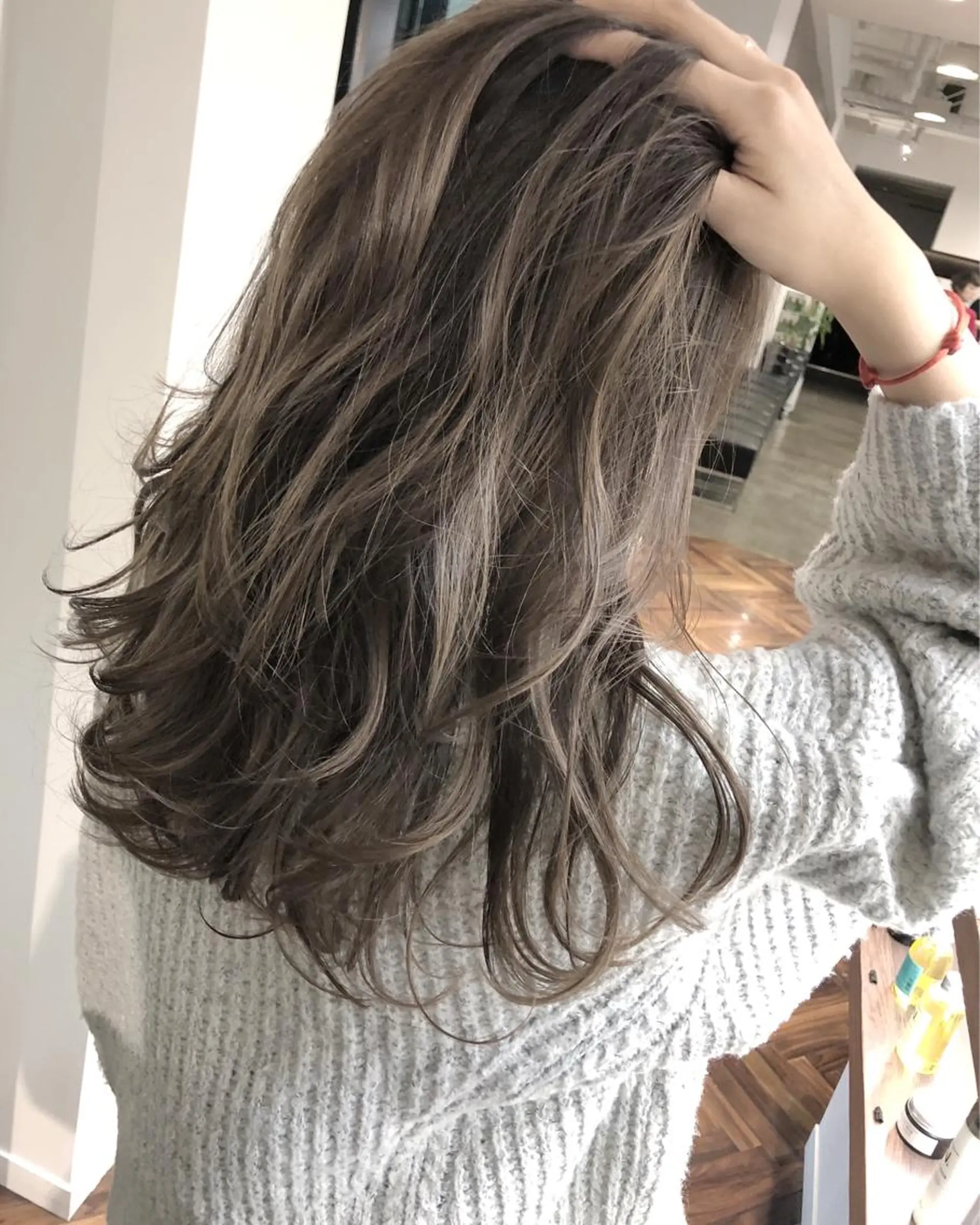 セミロング カラー アッシュ ベージュカラー ハイライトカラー ハイライト カット ヘアカラー 龍 正也のヘアスタイル