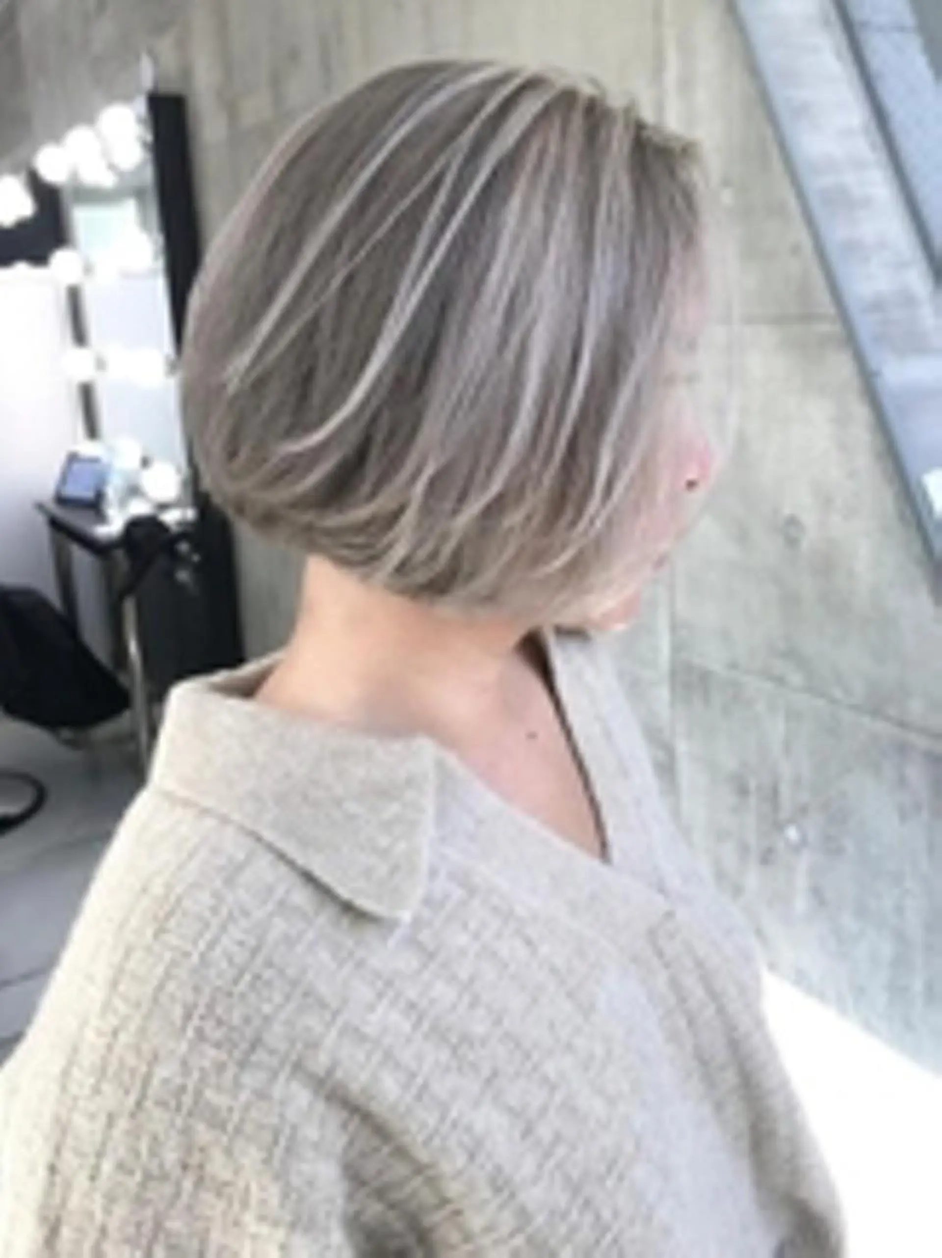 ショート カラー 前田 桃花のヘアスタイル