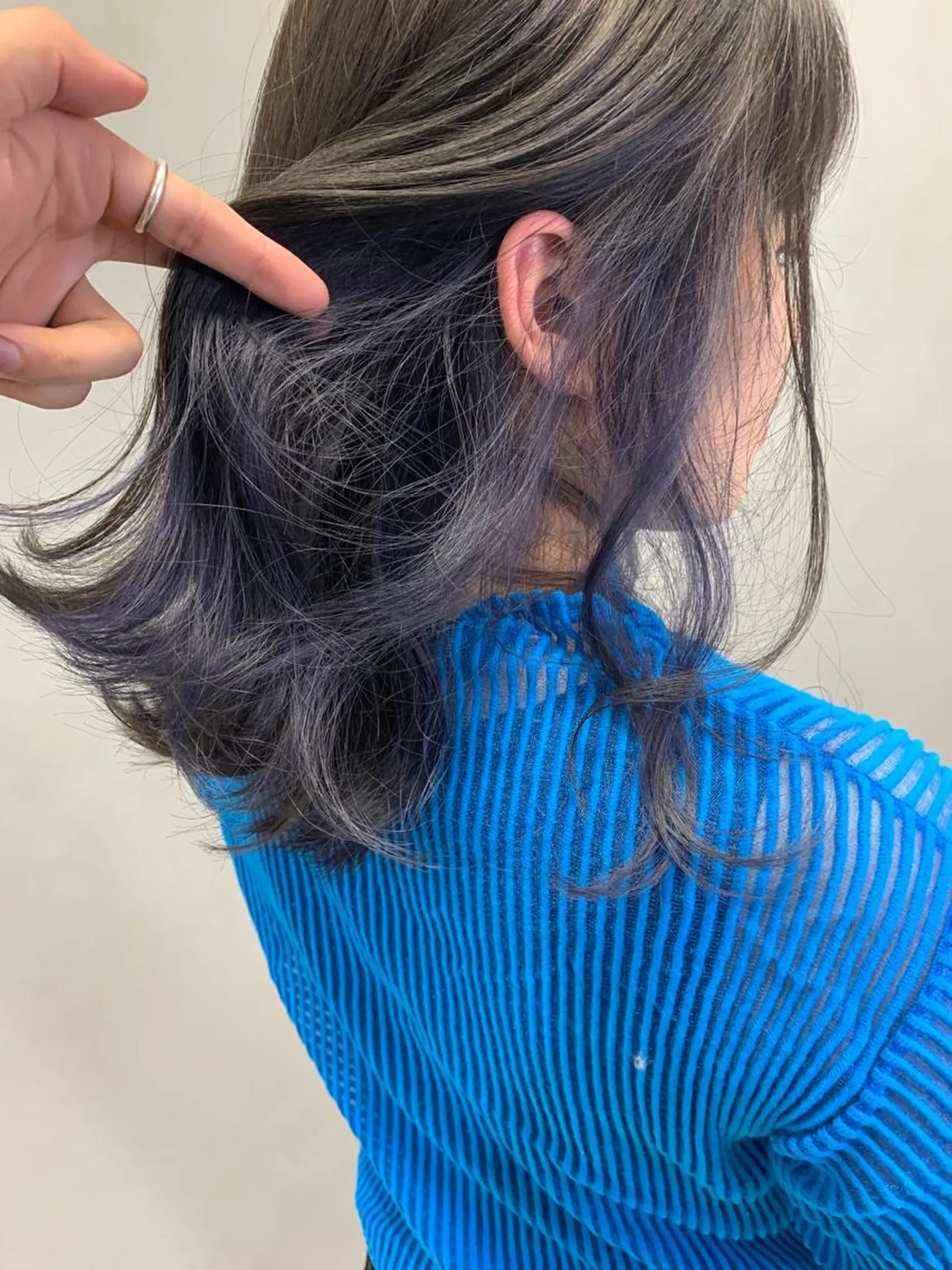 ミディアム カラー ブリーチ ブルーカラー ダークグレー ダークグレージュ グレージュ ヘアカラー 💈平島 拓也💈のヘアスタイル