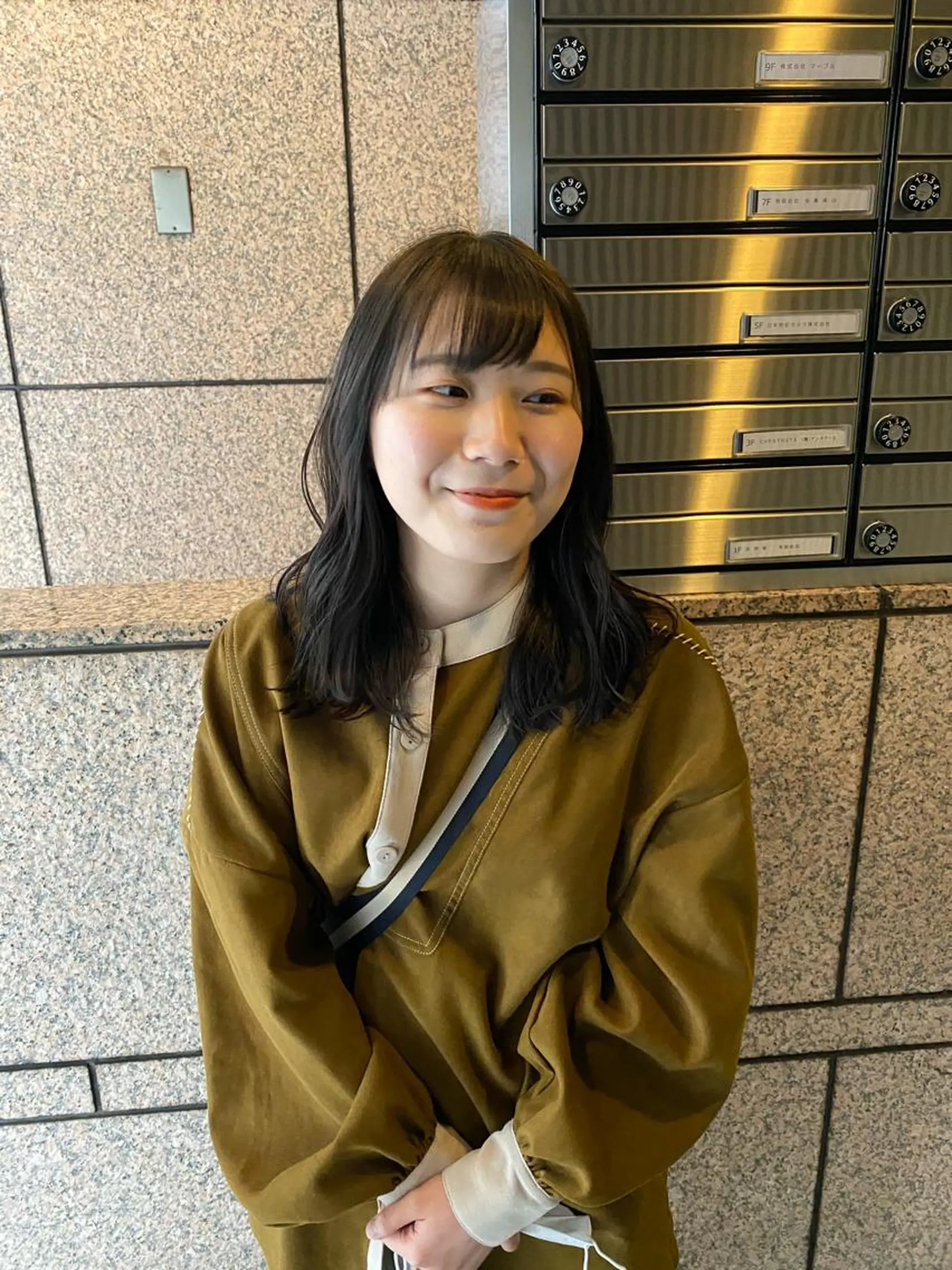 セミロング カラー ブルーカラー ブルージュ 吉田 光佑のヘアスタイル