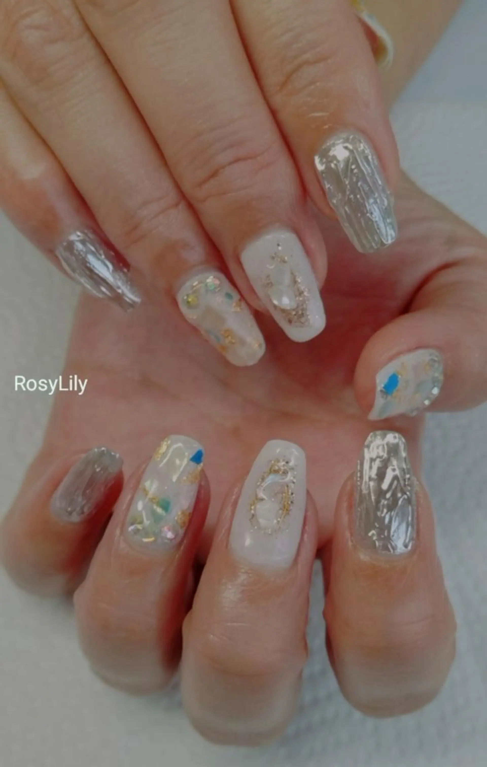 ネイル ミラーネイル 持ち込み プライベートサロン RosyLily所属・プライベートサロン Rosy Lilyのネイルデザイン