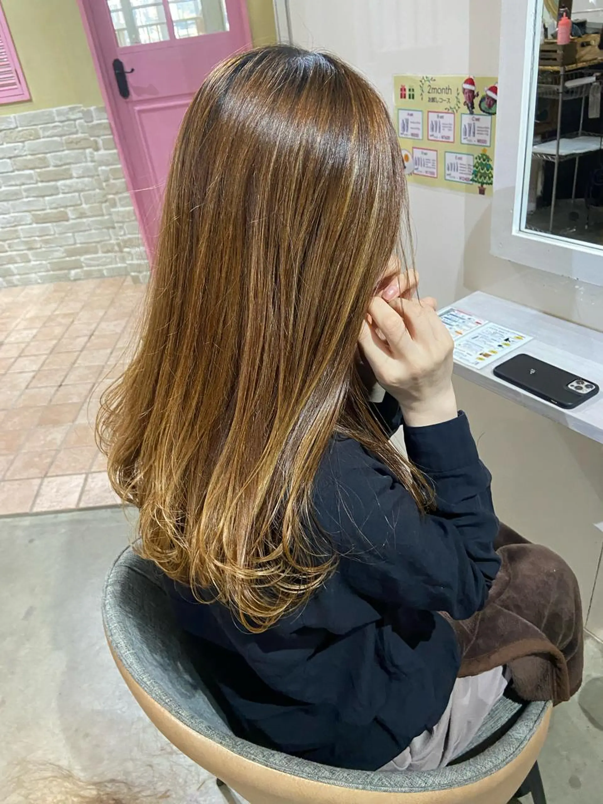 ロング レイヤーカット なつめ🐶ショート ベージュカラーのヘアスタイル