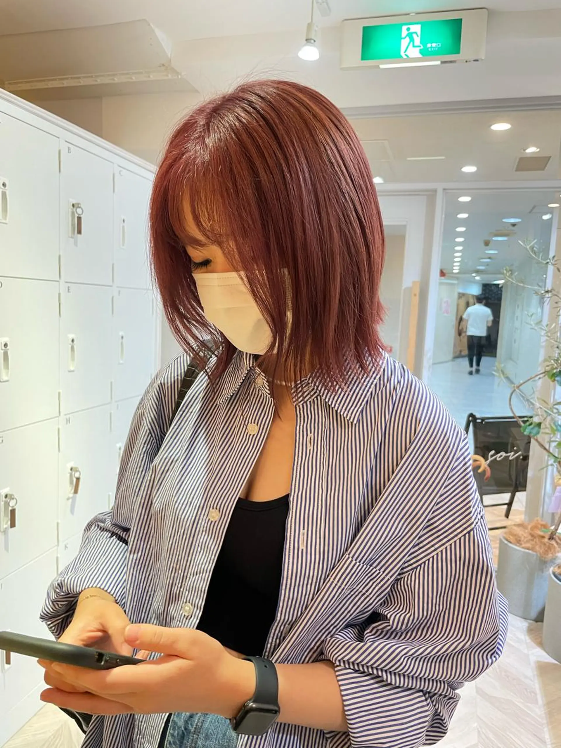 ミディアム カラー akane .のヘアスタイル