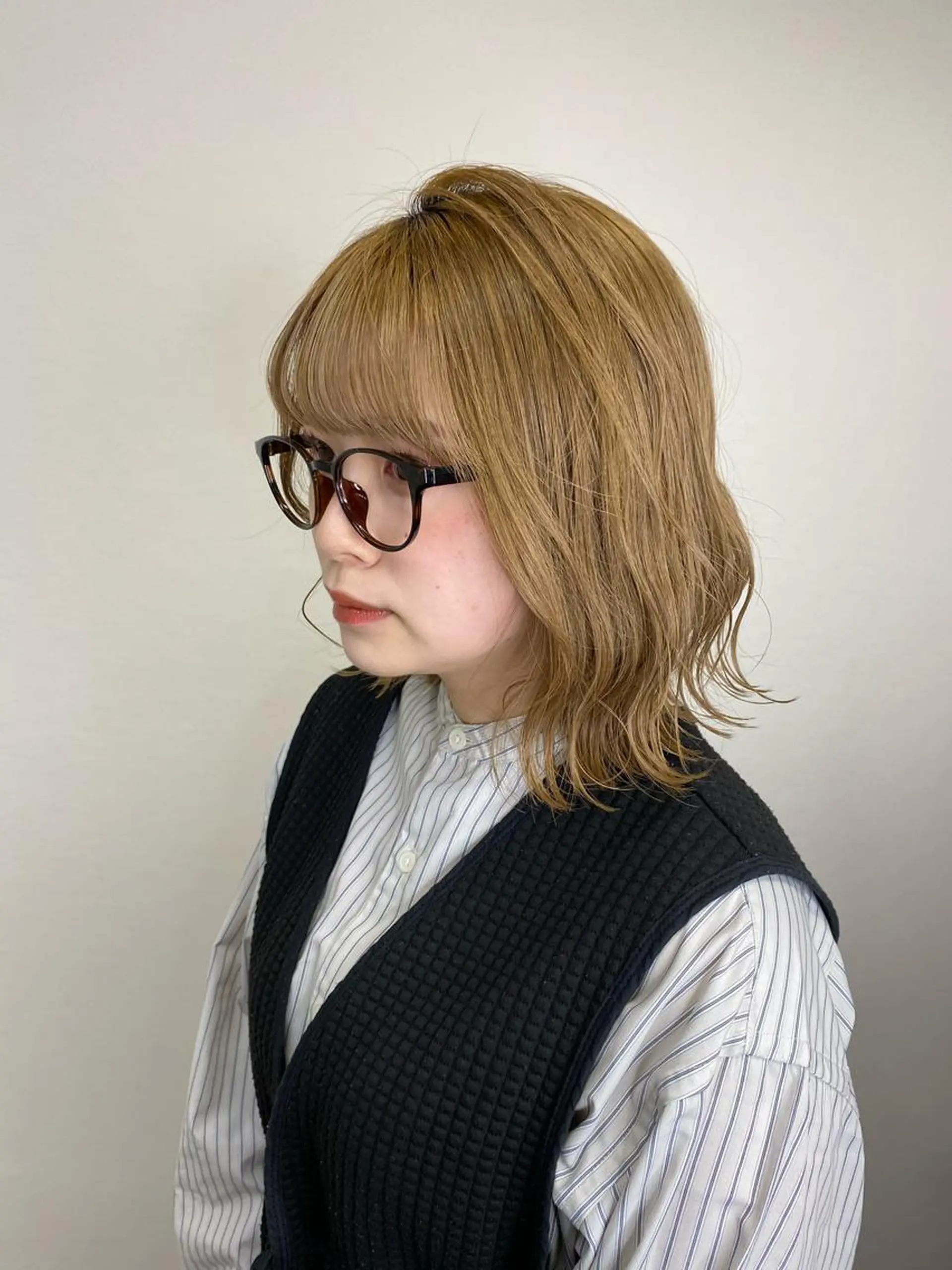ミディアム カラー 藤野 凪沙のヘアスタイル