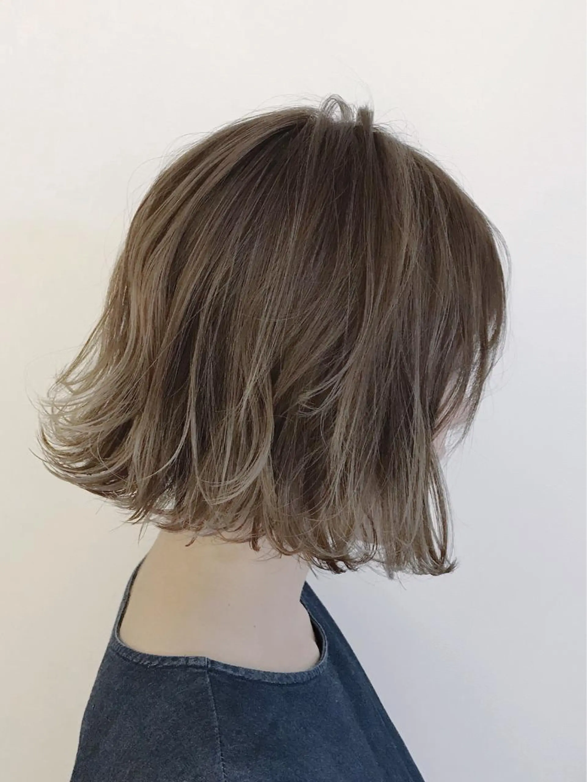 ショート カラー 透明感カラー ハイライトカラー ボブ ハイライト 外ハネヘア カット ヘアカラー ボブ・レイヤーカット 吉敷航一のヘアスタイル